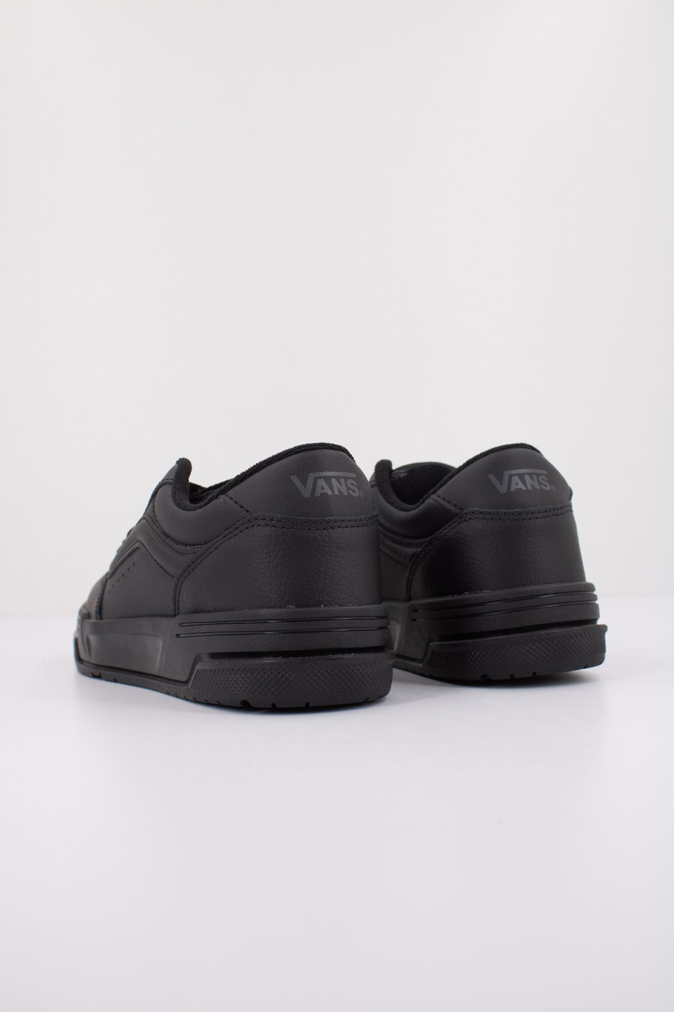 VANS HYLANE en color NEGRO (4)