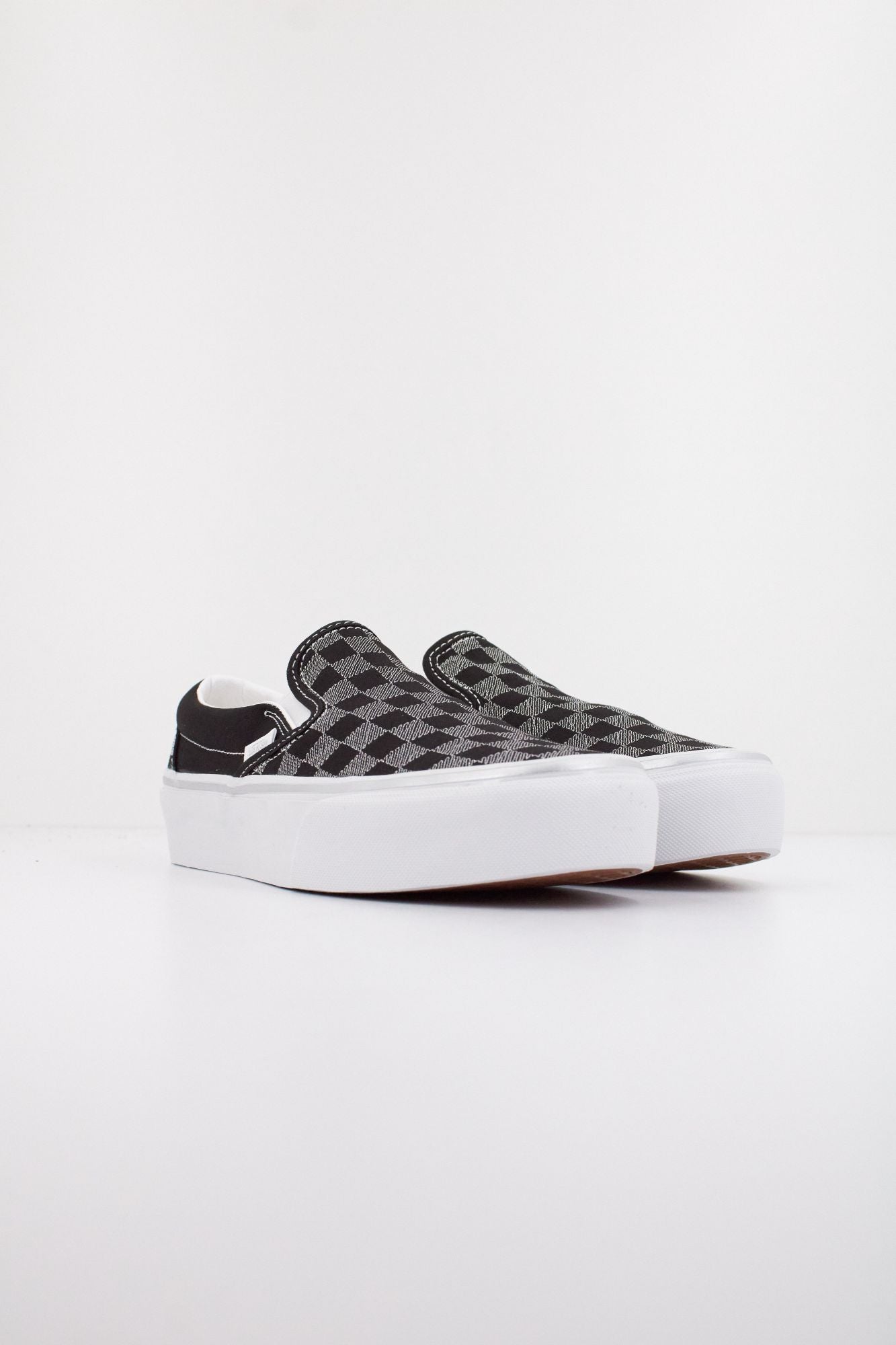 VANS CLASSIC SLIP-ON PLATFORM en color NEGRO (2)