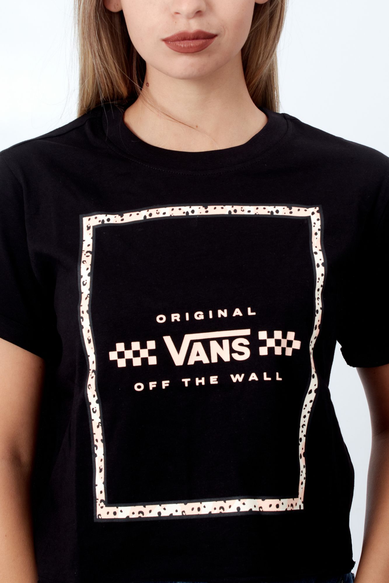 VANS LEILA TEE en color NEGRO (4)