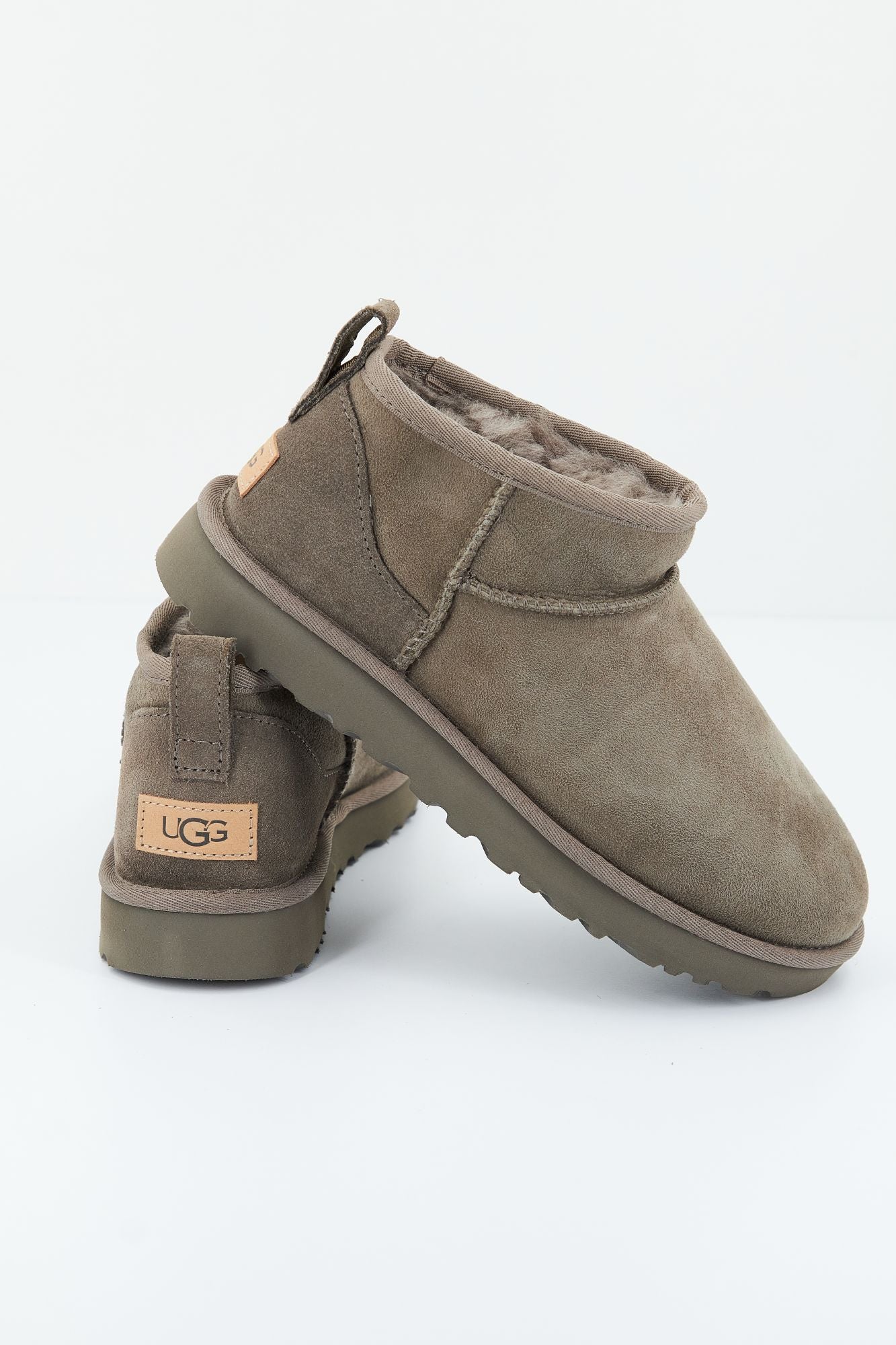 UGG W CLASSIC ULTRA MINI en color GRIS (3)