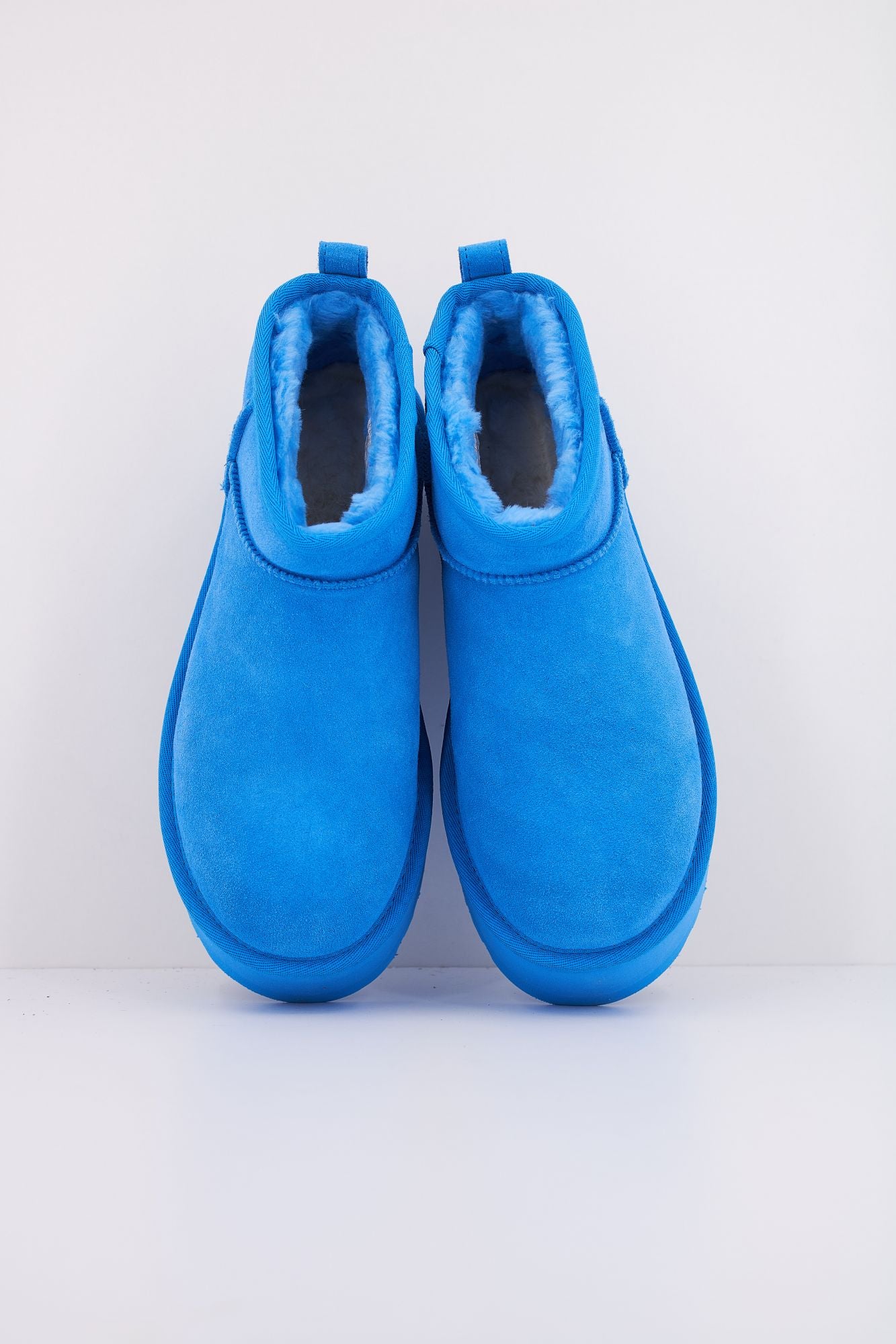 UGG W CLASSIC ULTRA MINI PLATF en color AZUL (3)