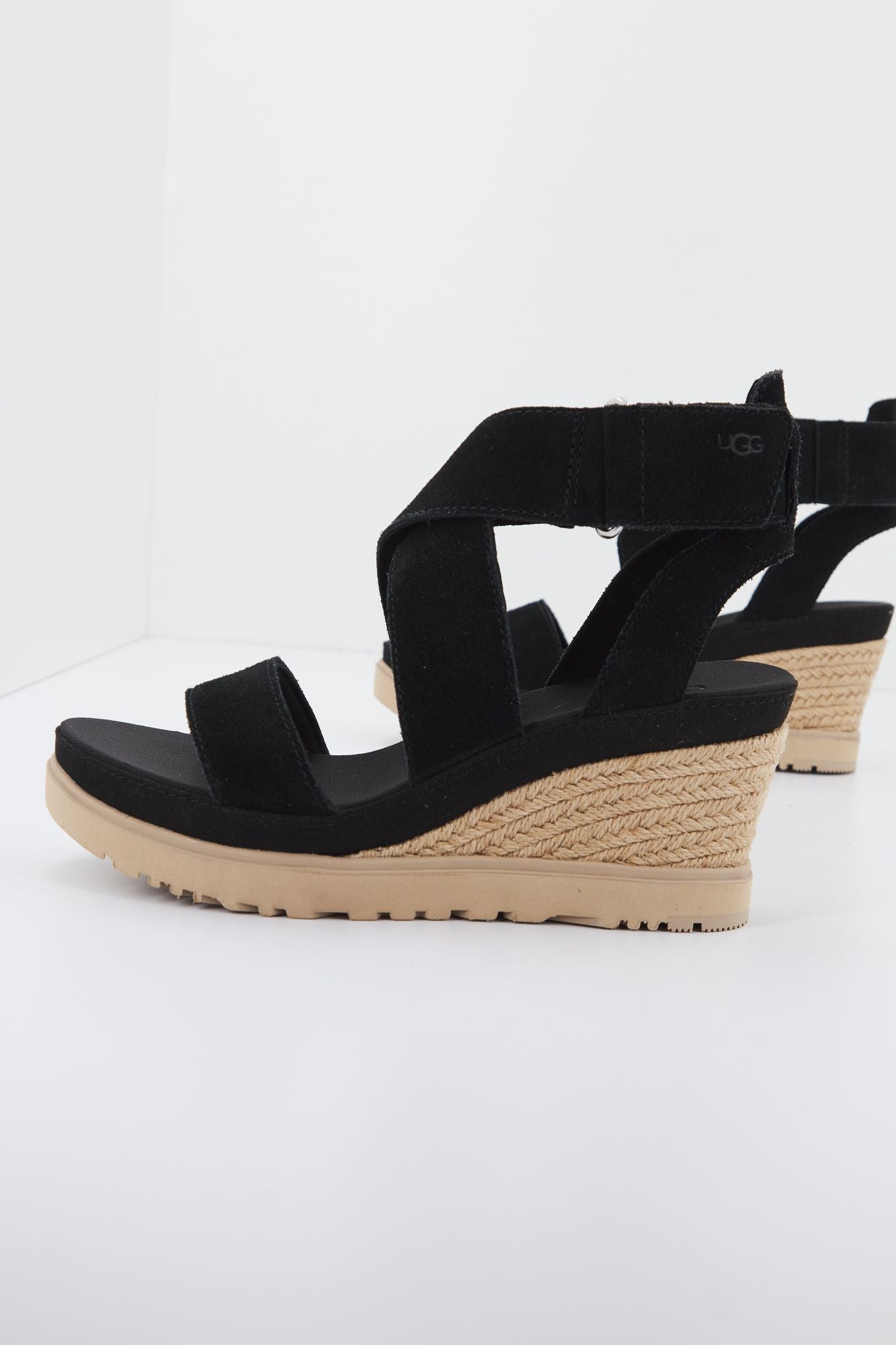 UGG W ILEANA ANKLE en color NEGRO (2)