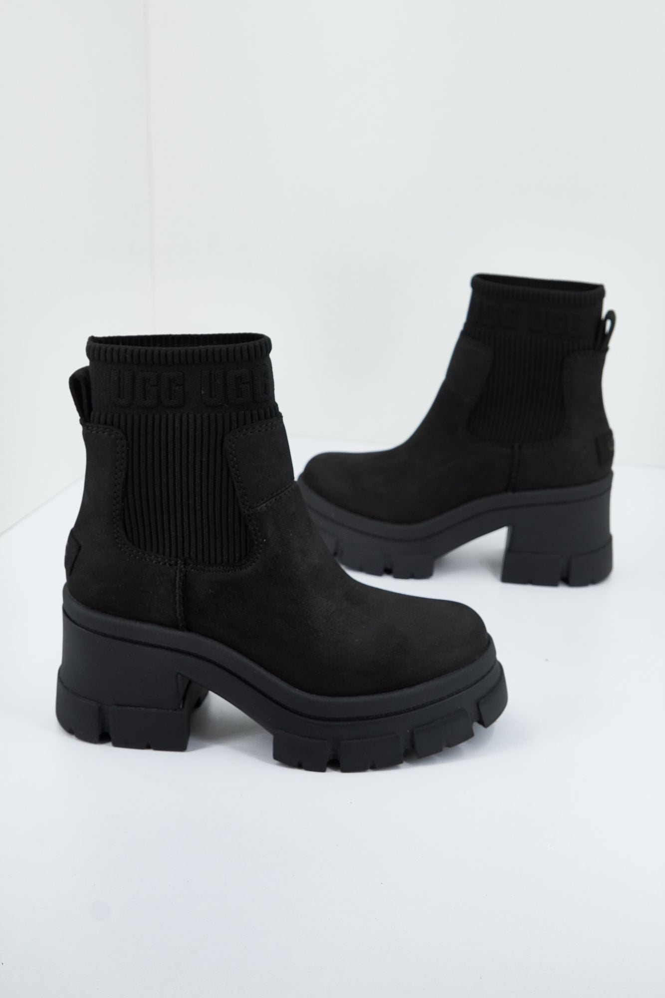 UGG W BROOKLYN CHELSEA en color NEGRO (1)