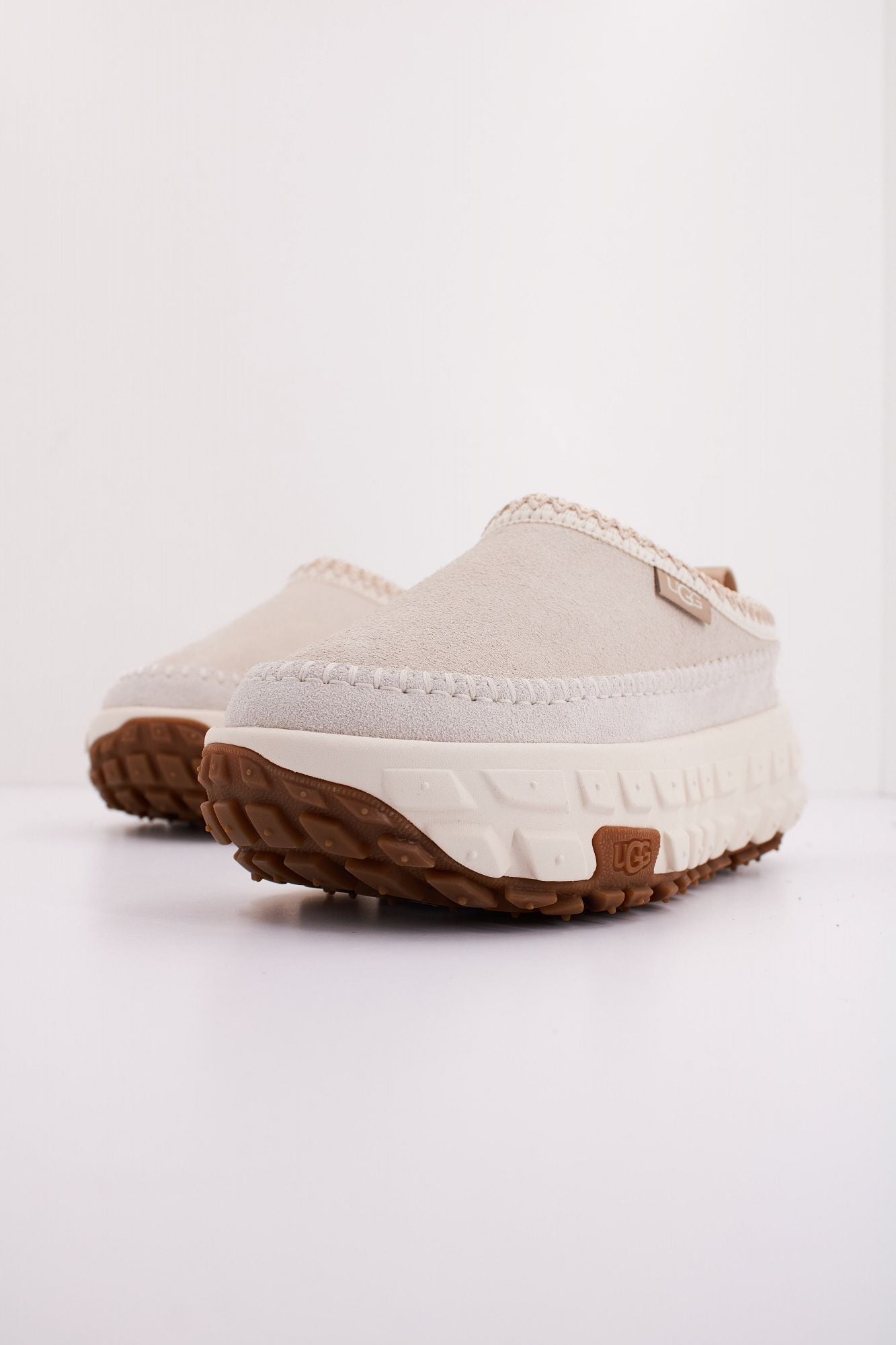 UGG W VENURE DAZE en color BEIS (2)