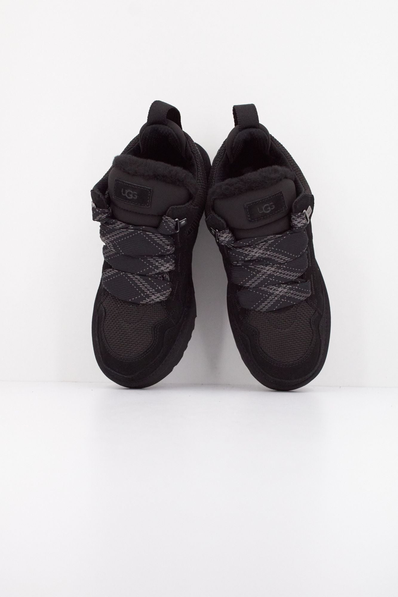 UGG W LOWMEL en color NEGRO (3)