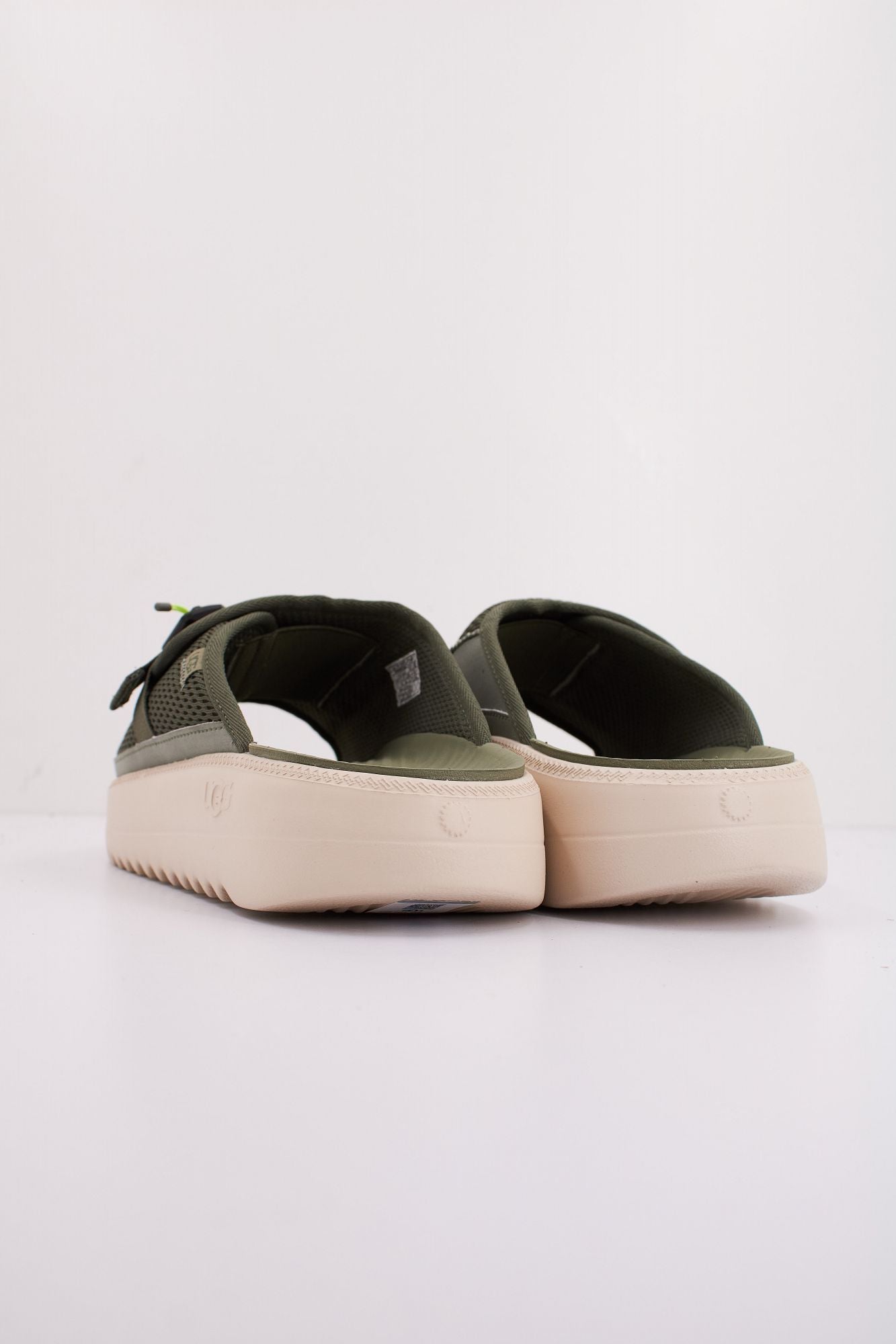 UGG M MAXXER SLIDE en color VERDE (4)