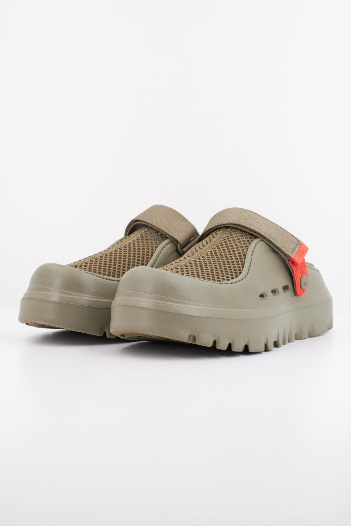 UGG M PEAKMOD BREATHE en color VERDE (2)