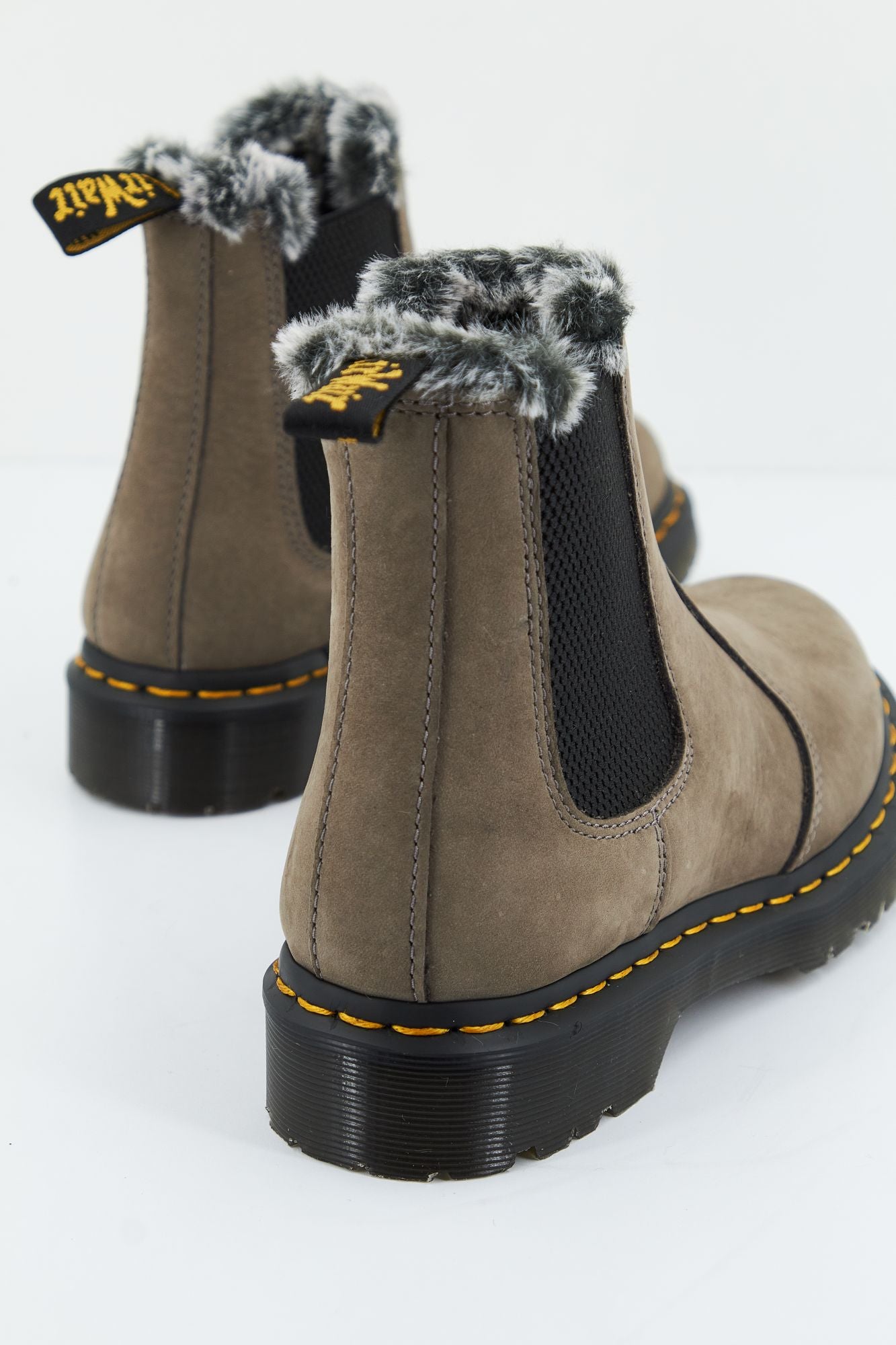 DR. MARTENS 2976 LEONORE en color GRIS (3)