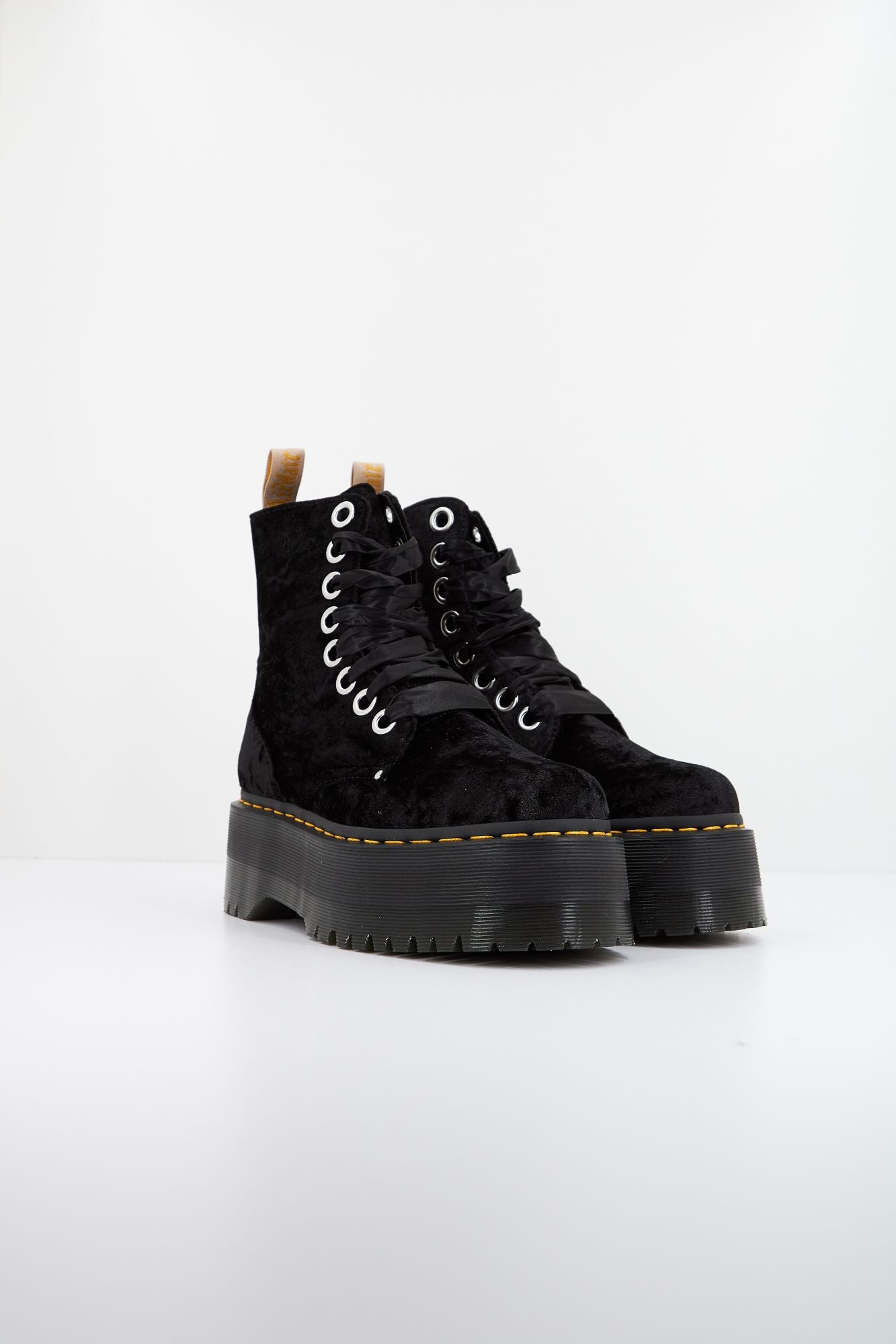 DR. MARTENS VEGAN JADON MAX en color NEGRO (2)
