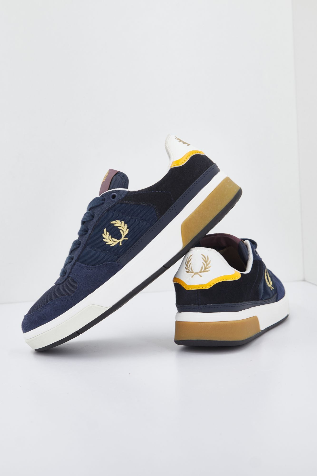 FRED PERRY B300 SUEDE en color AZUL (1)