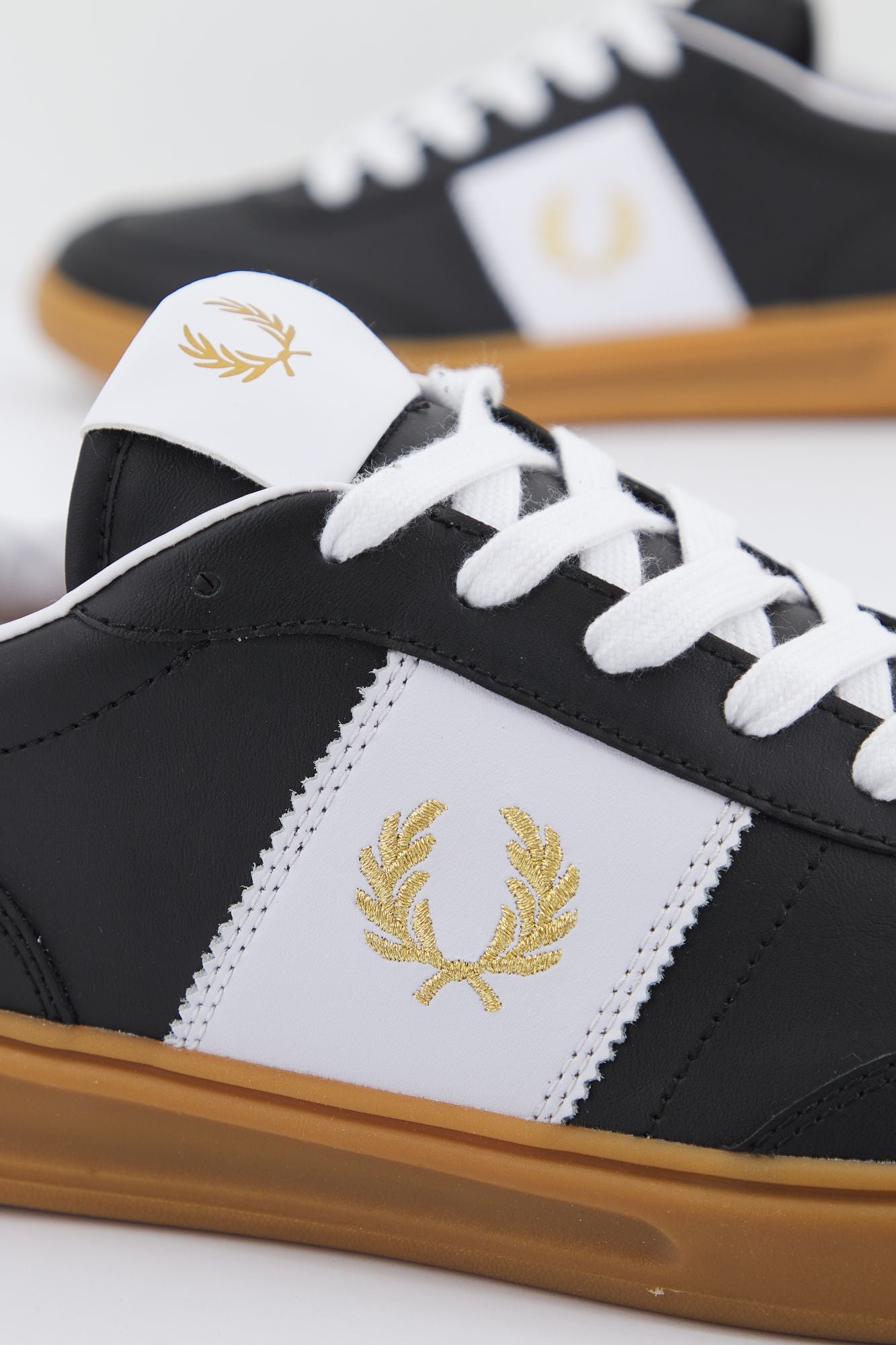 FRED PERRY B400 LEATHER en color NEGRO (3)