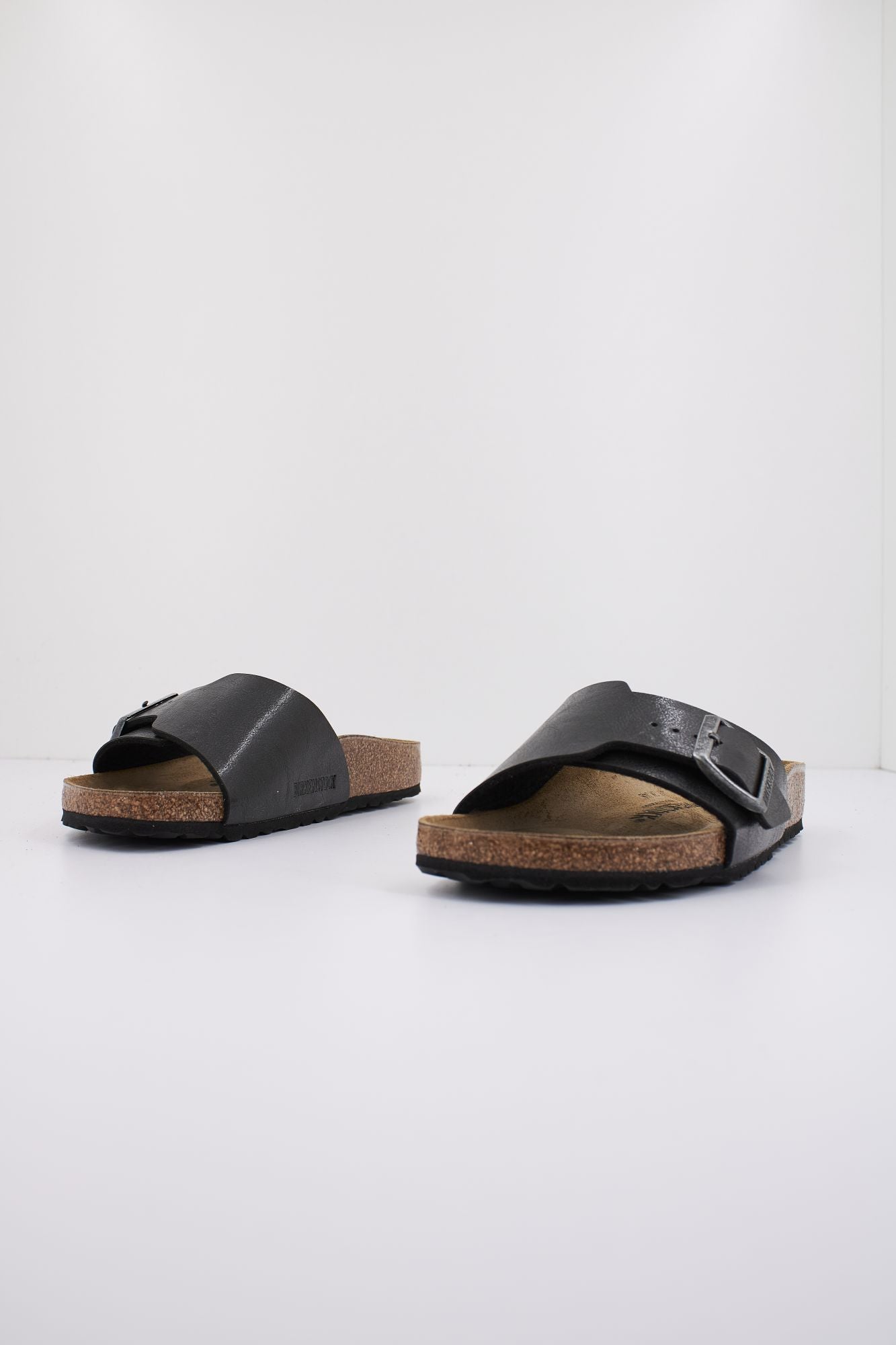BIRKENSTOCK en color NEGRO (2)