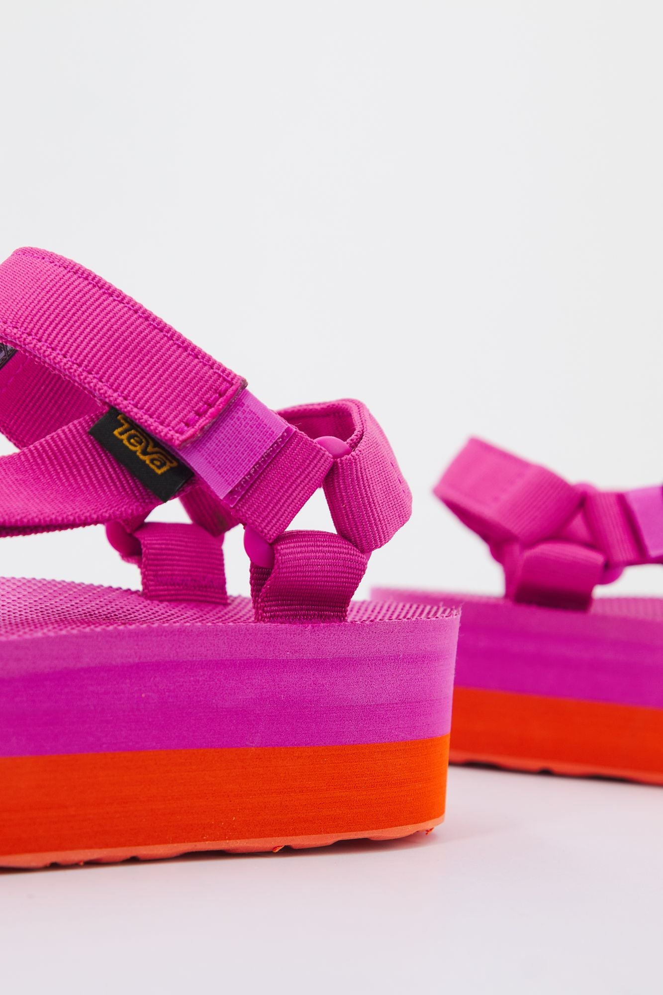 TEVA W FLATFORM UNIVERS en color ROSA (4)
