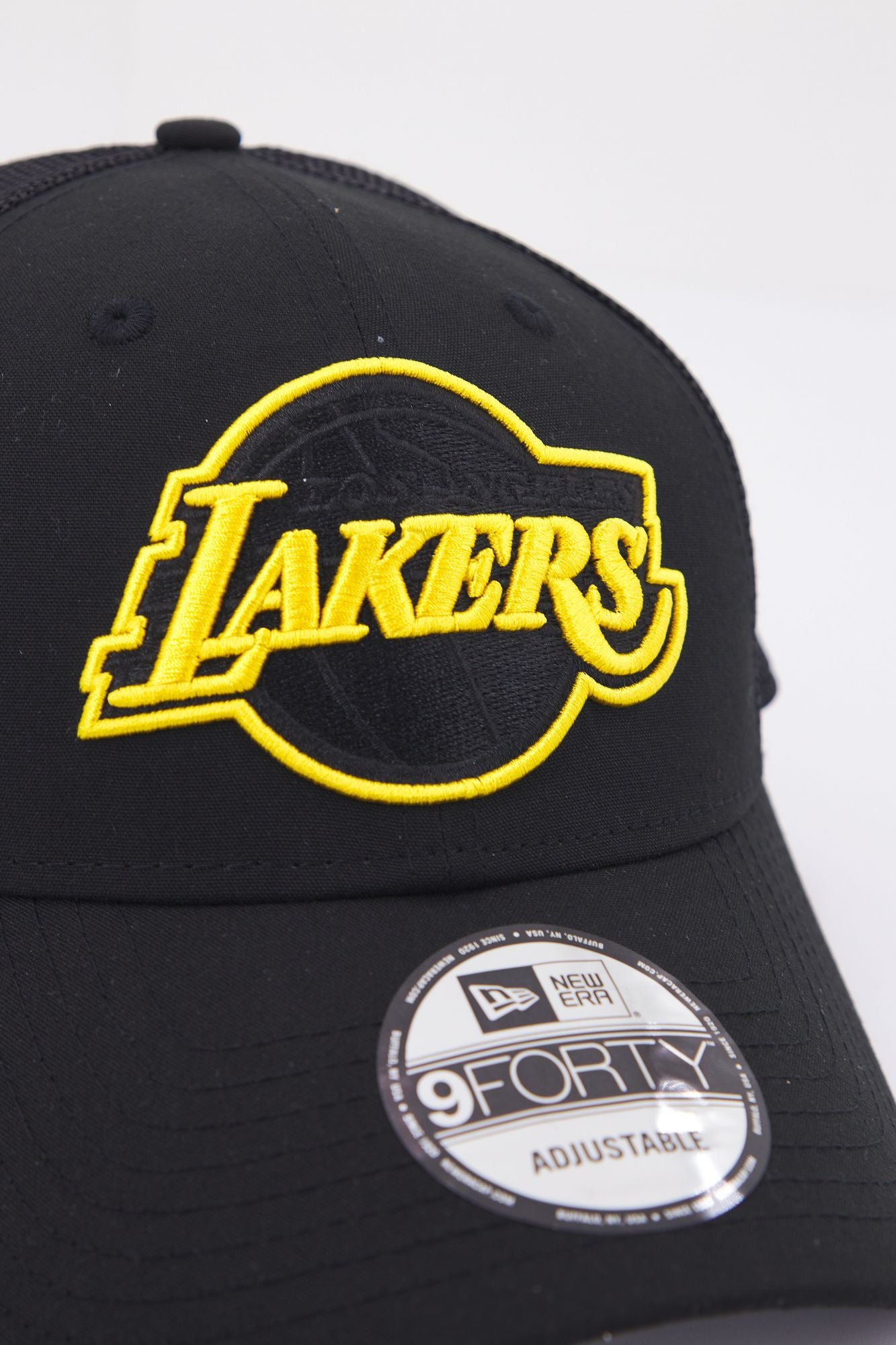 NEW ERA HOME FIELD 9FORTY TRUCKER en color NEGRO (4)