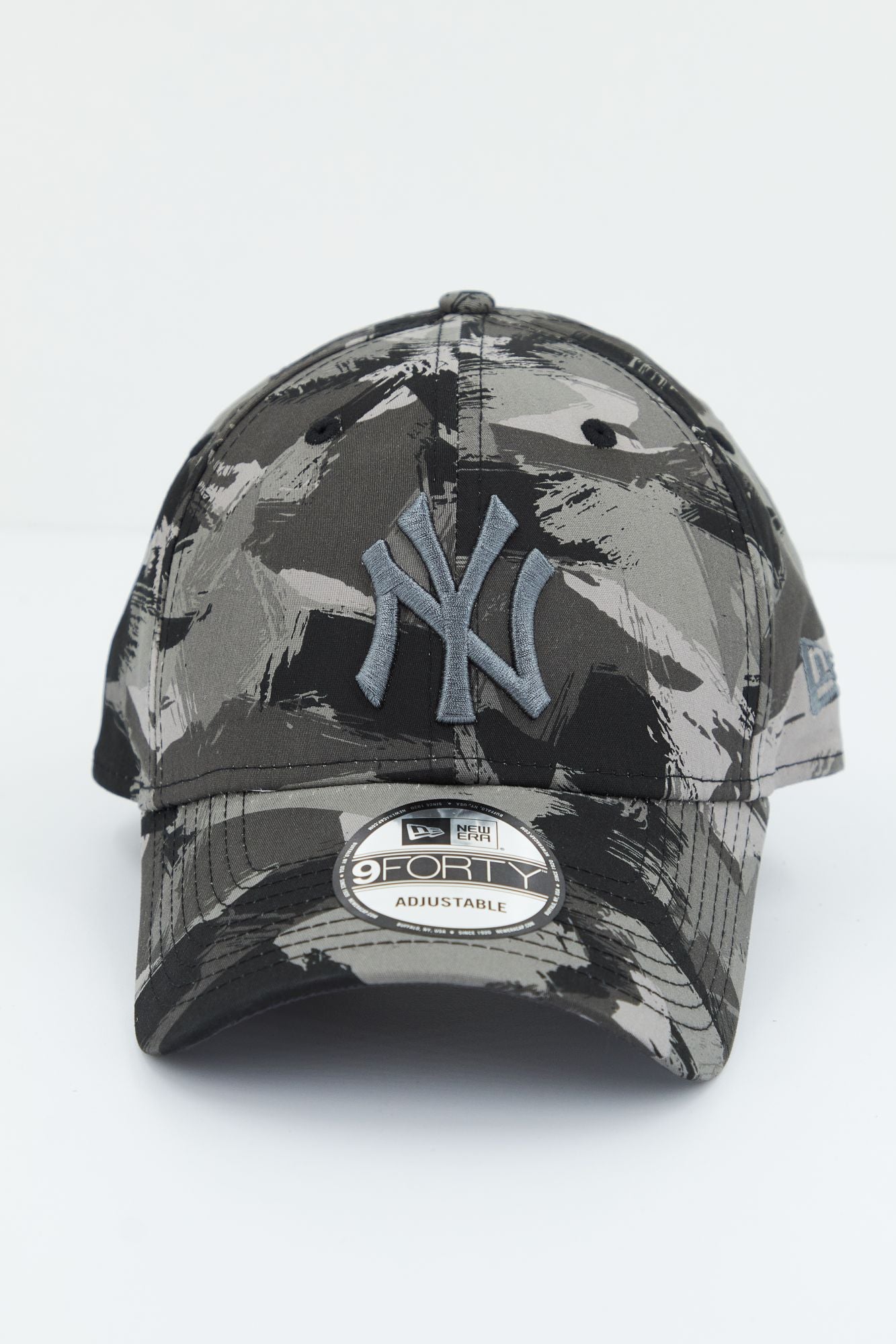 NEW ERA PAINTED AOP 9FORTY OSFM en color GRIS (1)