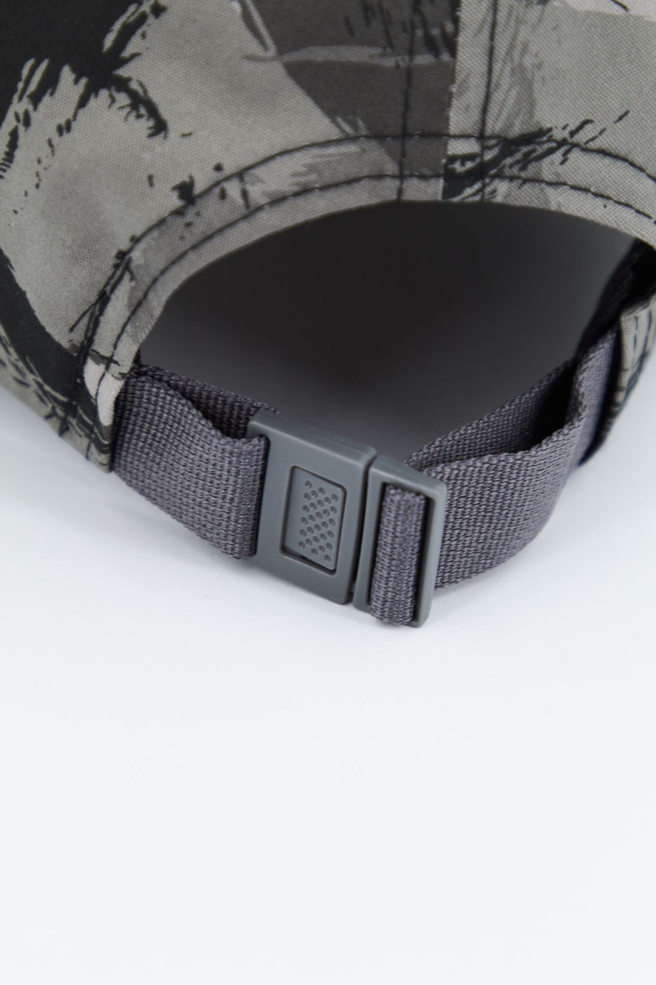 NEW ERA PAINTED AOP 9FORTY OSFM en color GRIS (4)