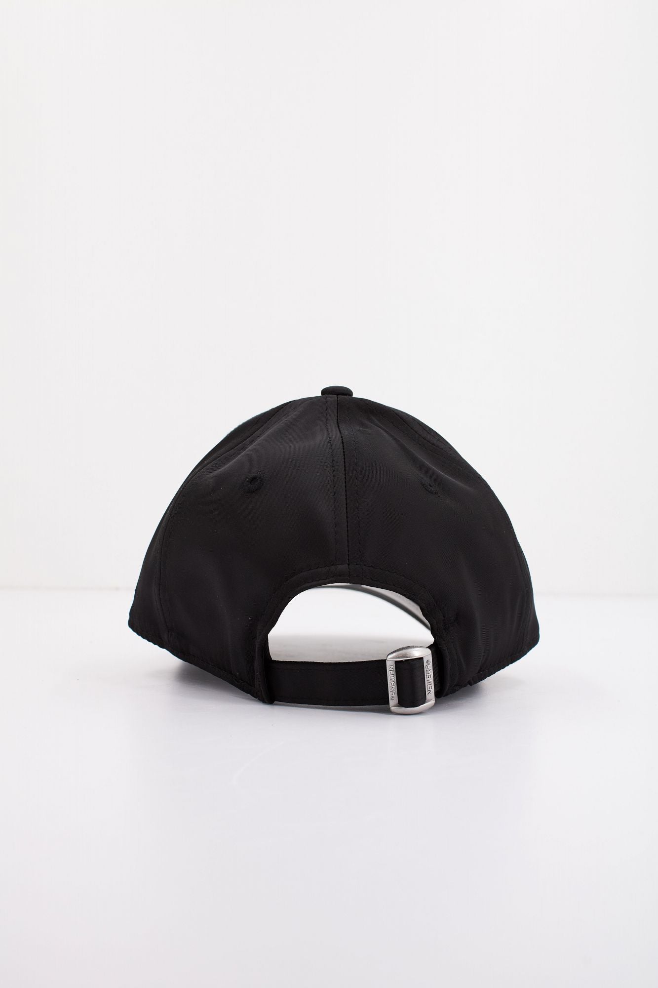 NEW ERA FEMALE SATIN 9FORTY en color NEGRO (3)