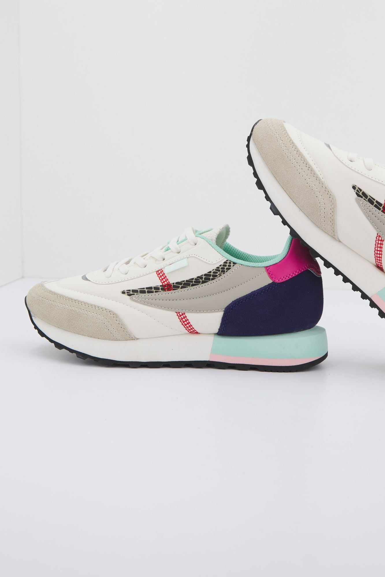 FILA RETRONIQUE 22 en color BLANCO (1)