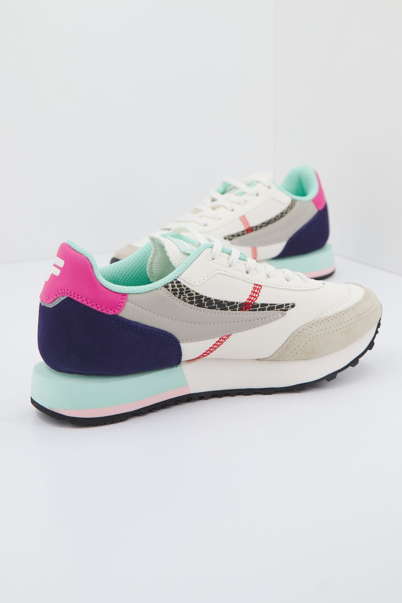 FILA RETRONIQUE 22 en color BLANCO (2)
