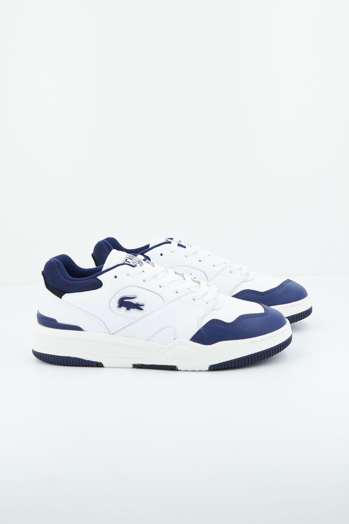 LACOSTE LINESHOT 223 2 SMA en color BLANCO (2)
