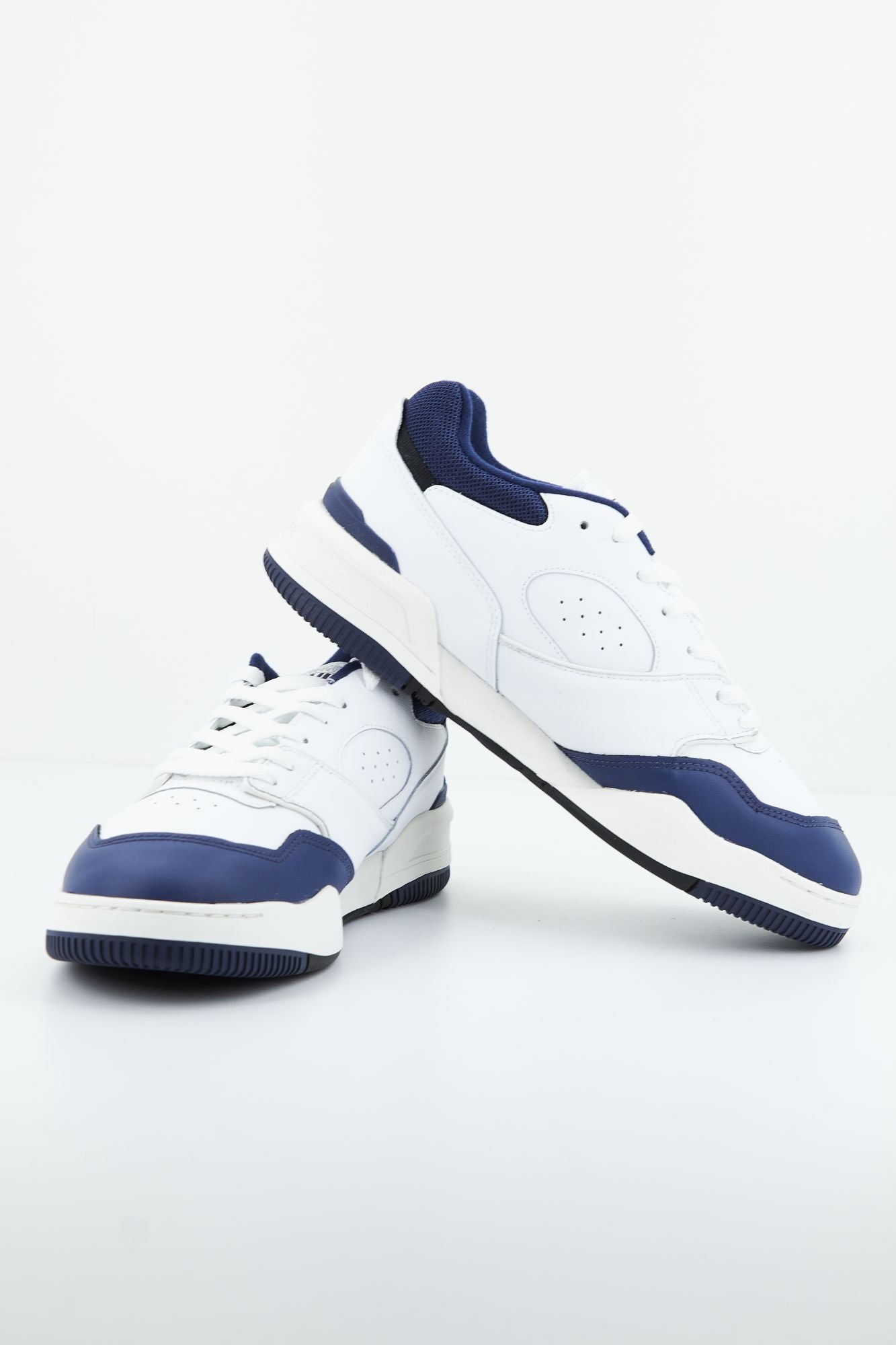 LACOSTE LINESHOT 223 2 SMA en color BLANCO (4)