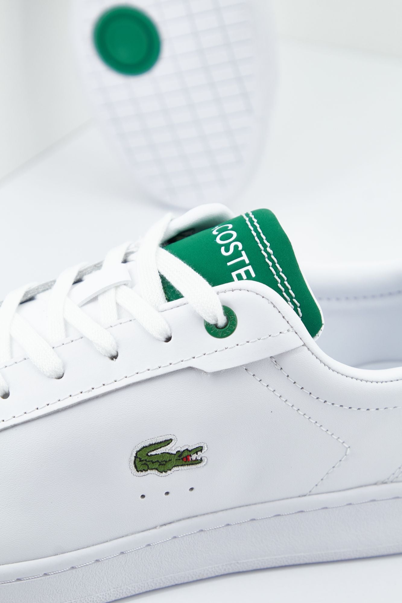 LACOSTE CARNABY PRO 2231 en color BLANCO (4)