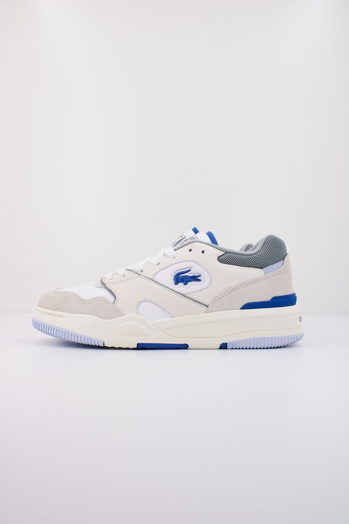 LACOSTE LINESHOT LEATHER LOGO en color BEIS (1)