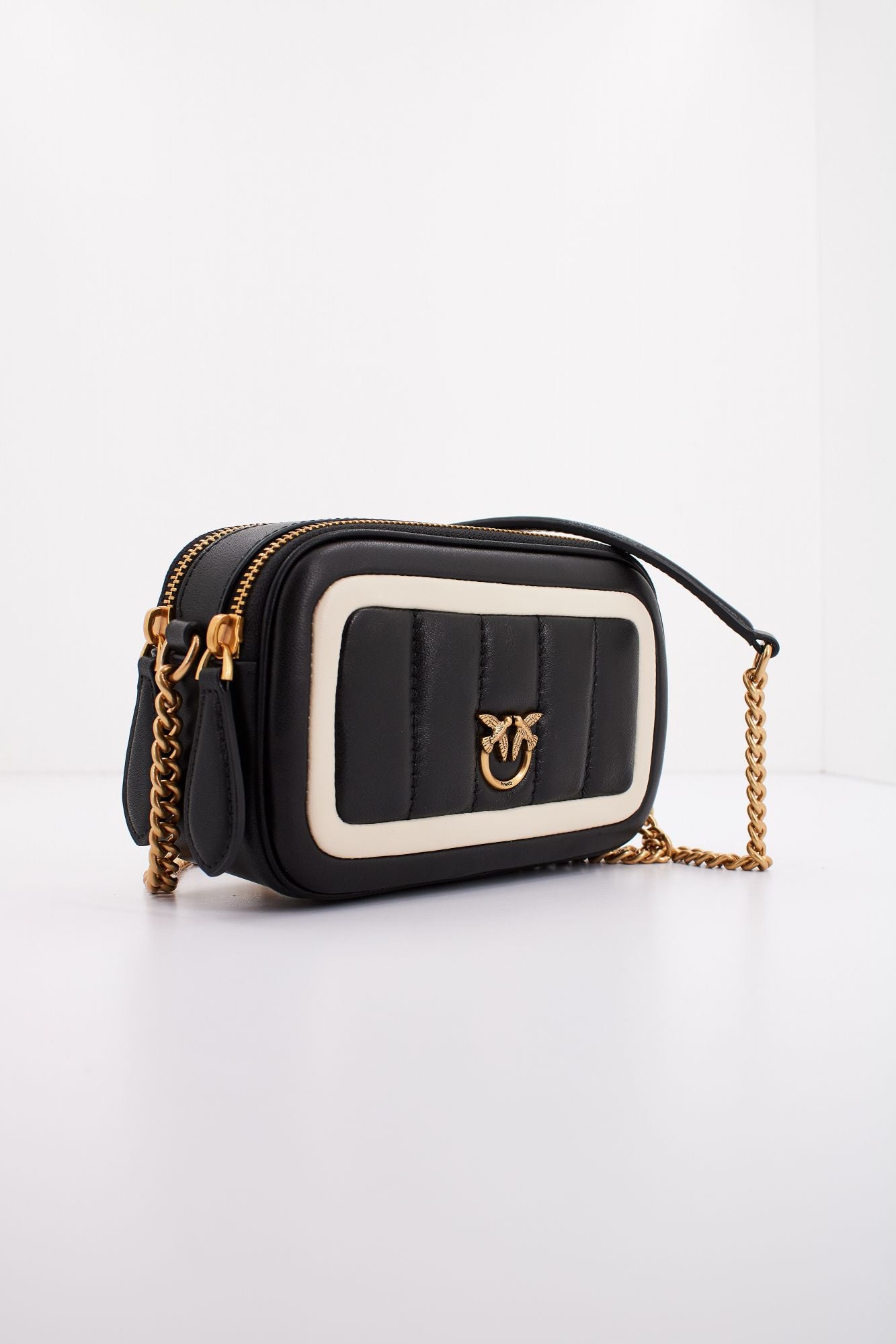 PINKO CAMERA CASE SHEEP NAPPA en color NEGRO (2)