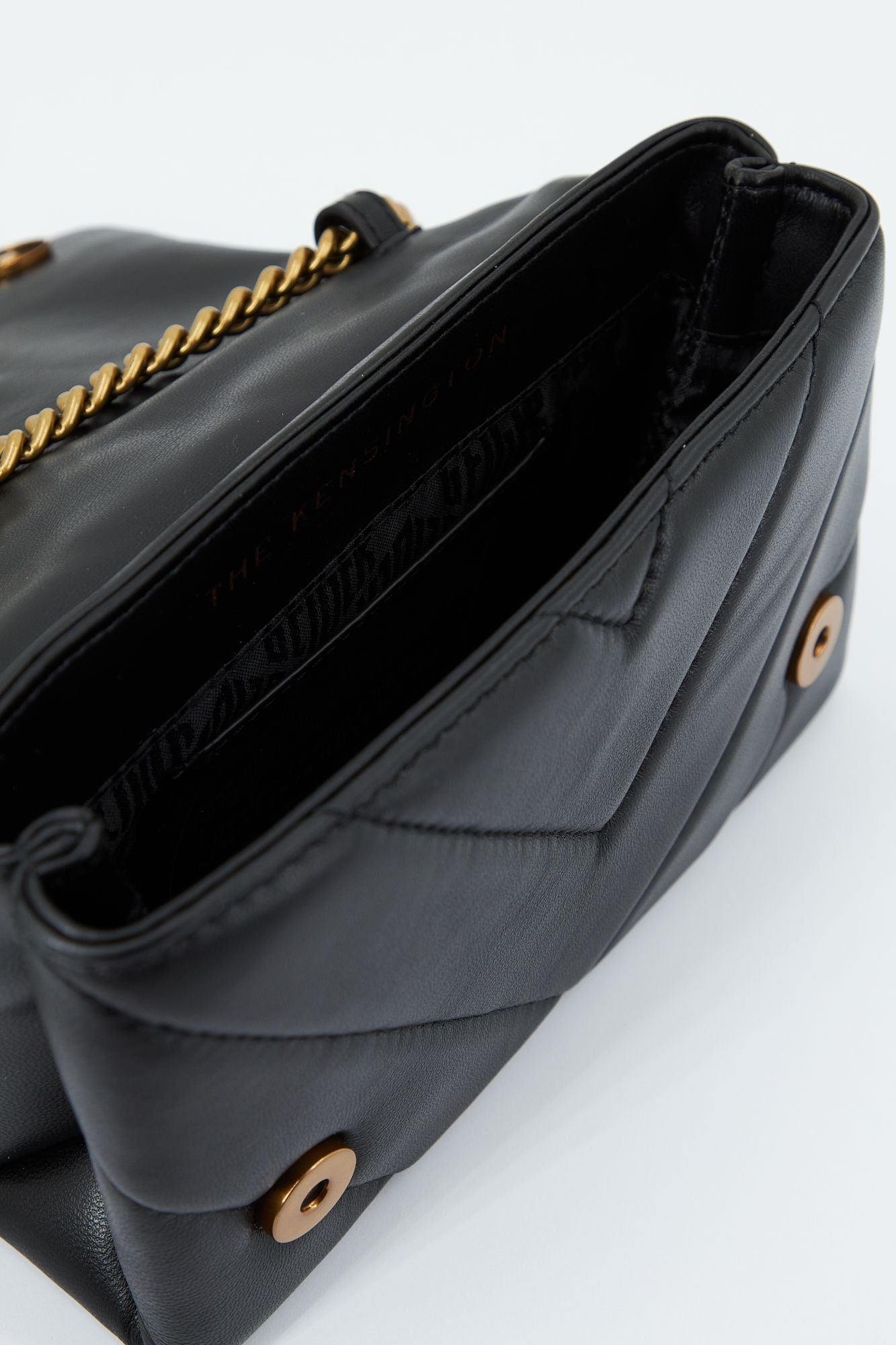 KURT GEIGER LONDON LEATHER MINI KENSINGTON en color NEGRO (4)