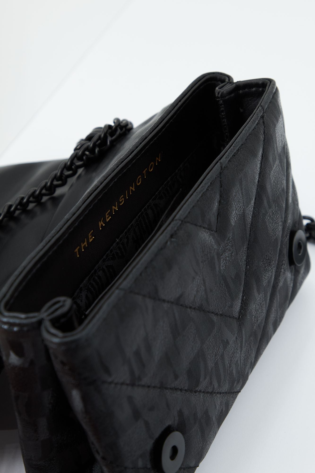 KURT GEIGER LONDON LEATHER MINI KENSINGTON en color NEGRO (4)
