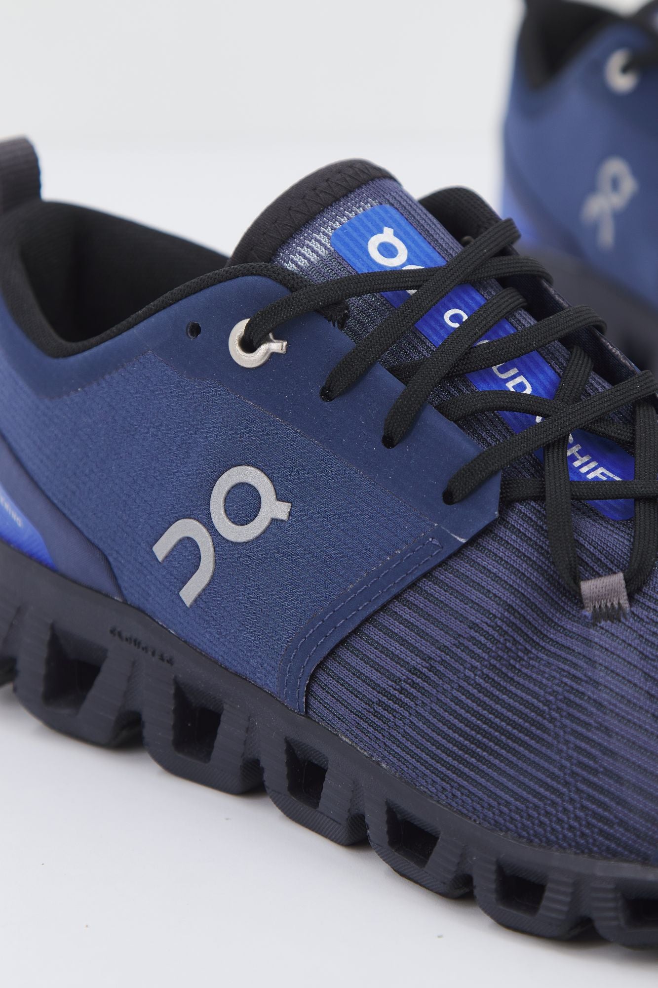 ON RUNNING CLOUD X 3 SHIFT en color AZUL (4)