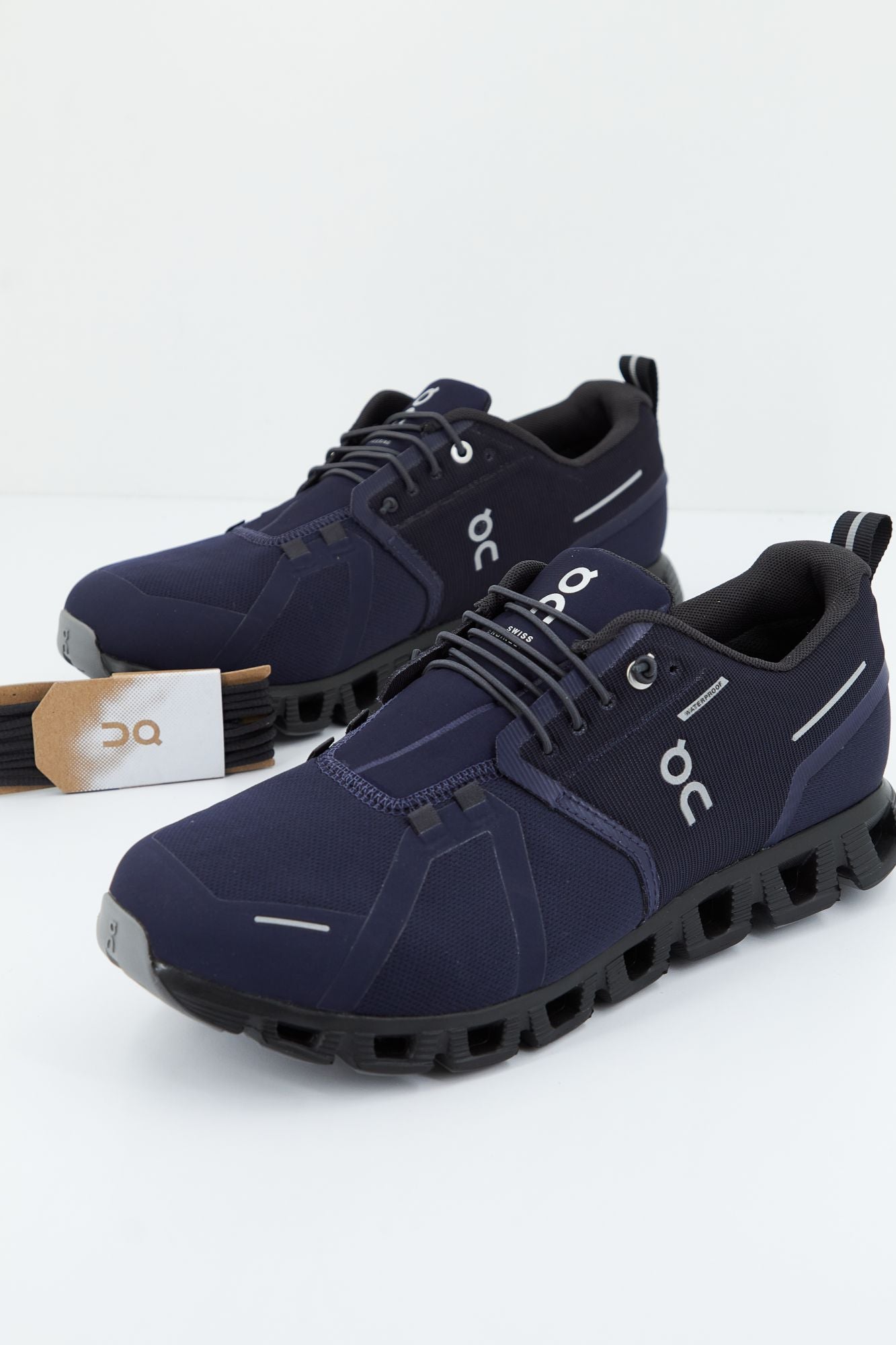 ON RUNNING CLOUD 5 WATERPROOF en color AZUL (1)