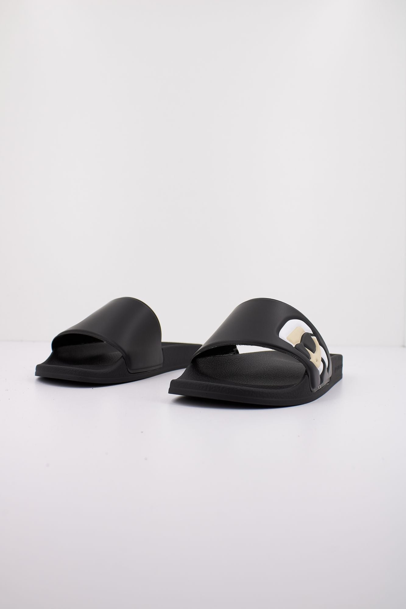 KARL LAGERFELD KONDO en color NEGRO (2)