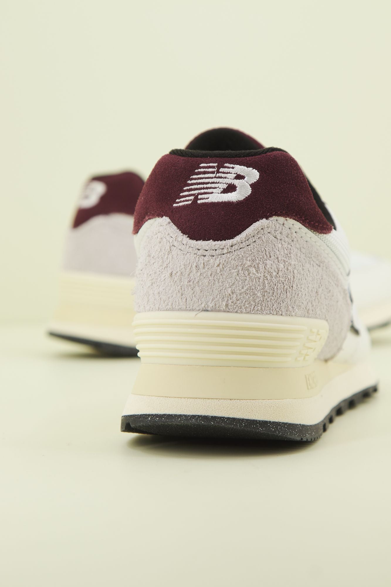 NEW BALANCE U574 YR2 en color BEIS (3)