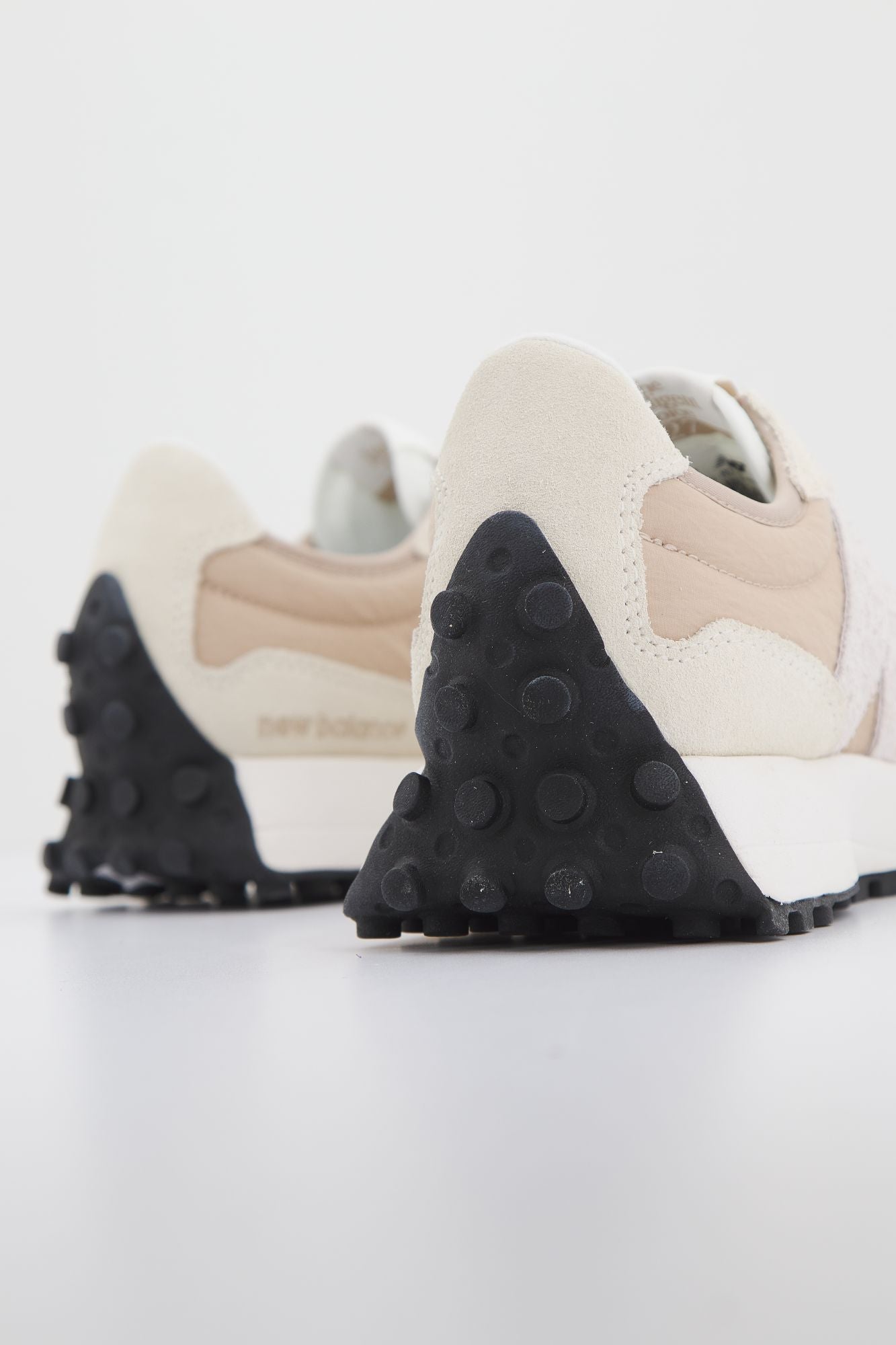 NEW BALANCE WS327 UM en color BEIS (3)