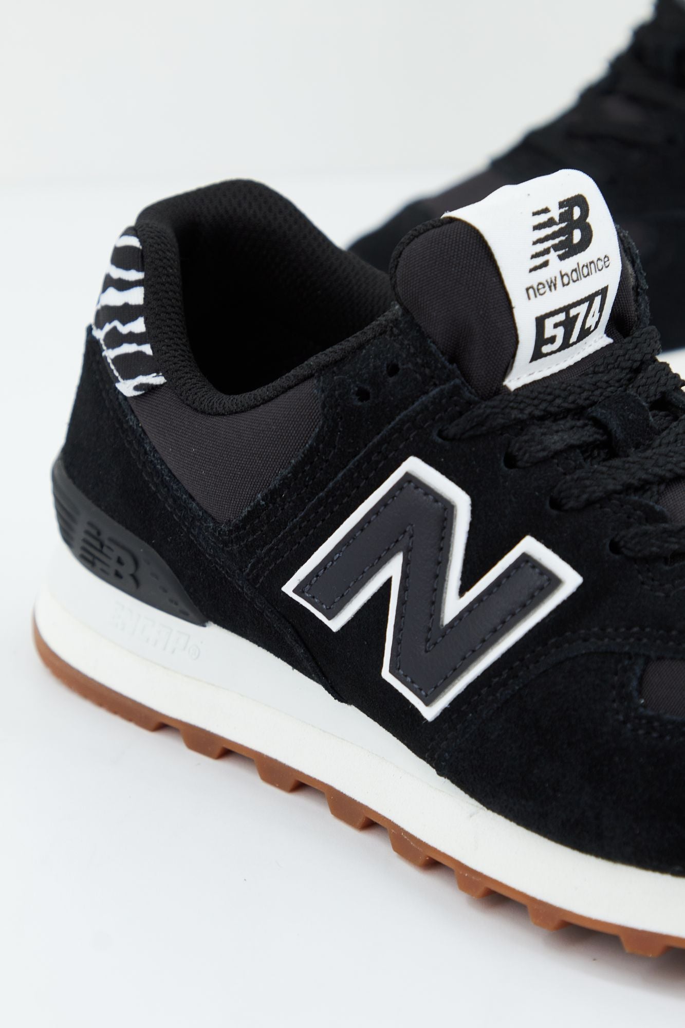 NEW BALANCE WL574XB2 en color NEGRO (4)