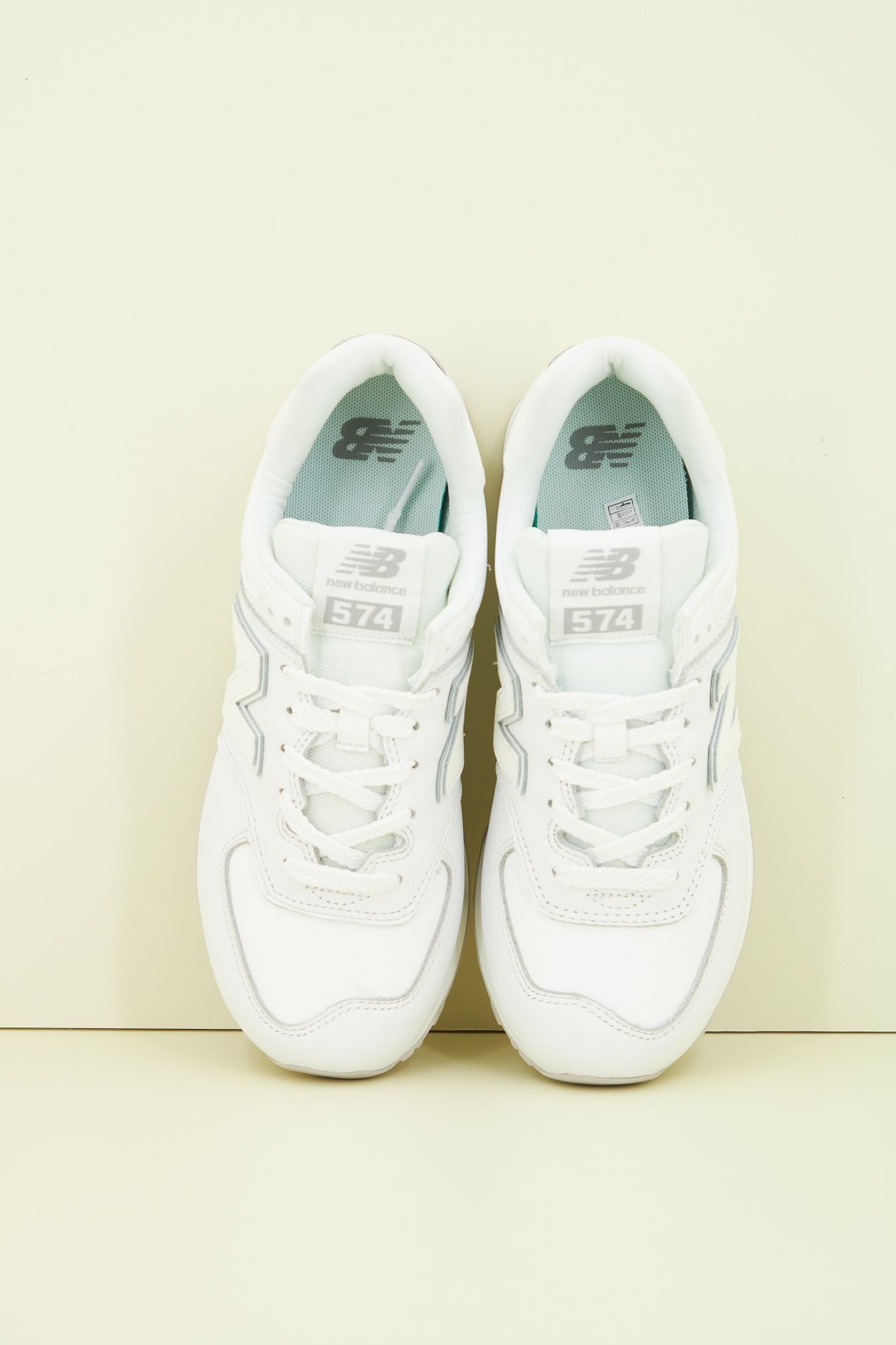 NEW BALANCE WL574IM2 en color BLANCO (2)