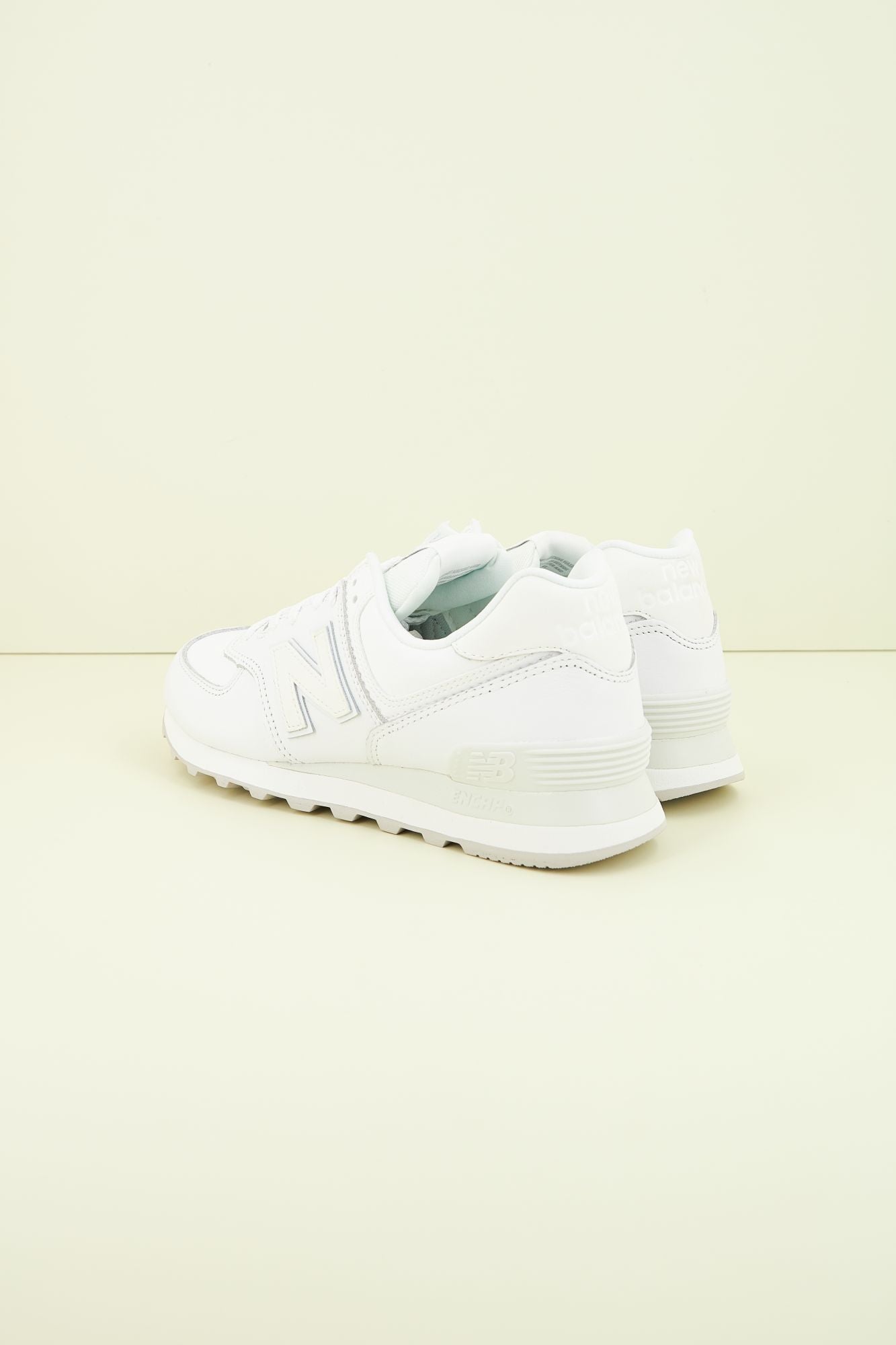 NEW BALANCE WL574IM2 en color BLANCO (3)