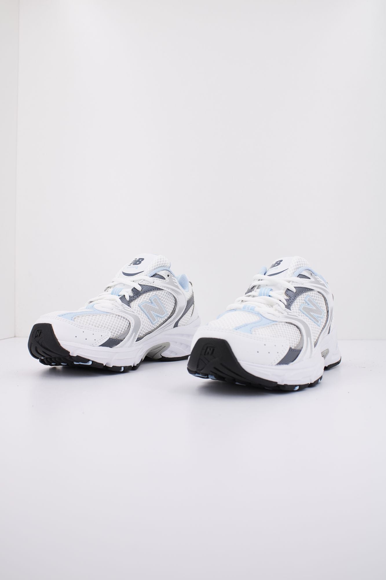 NEW BALANCE MR530 RA en color BLANCO (2)
