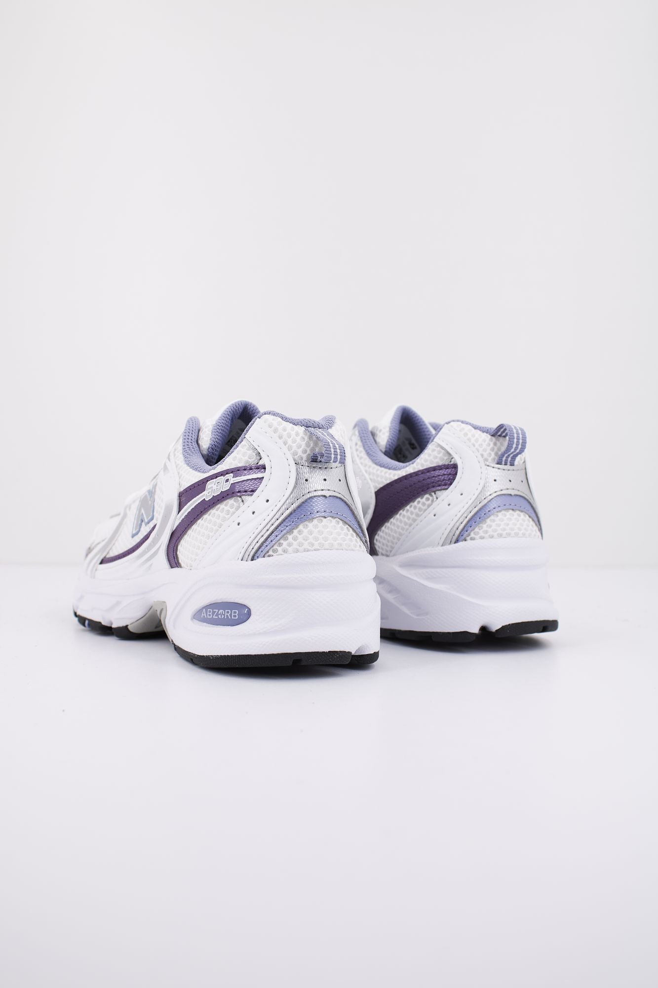 NEW BALANCE MR530 RE en color BLANCO (3)
