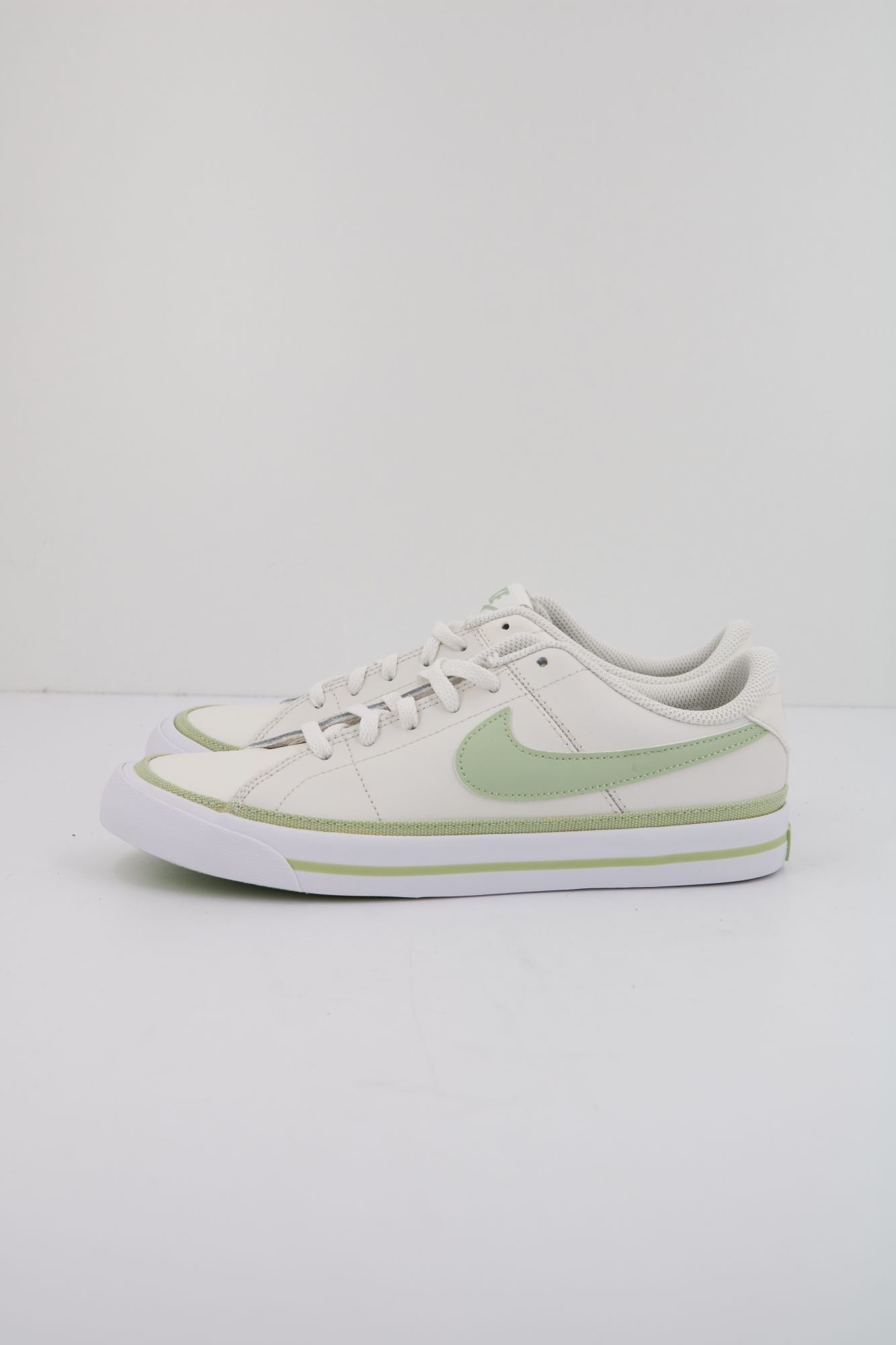 NIKE COURT LEGACY en color BLANCO (1)