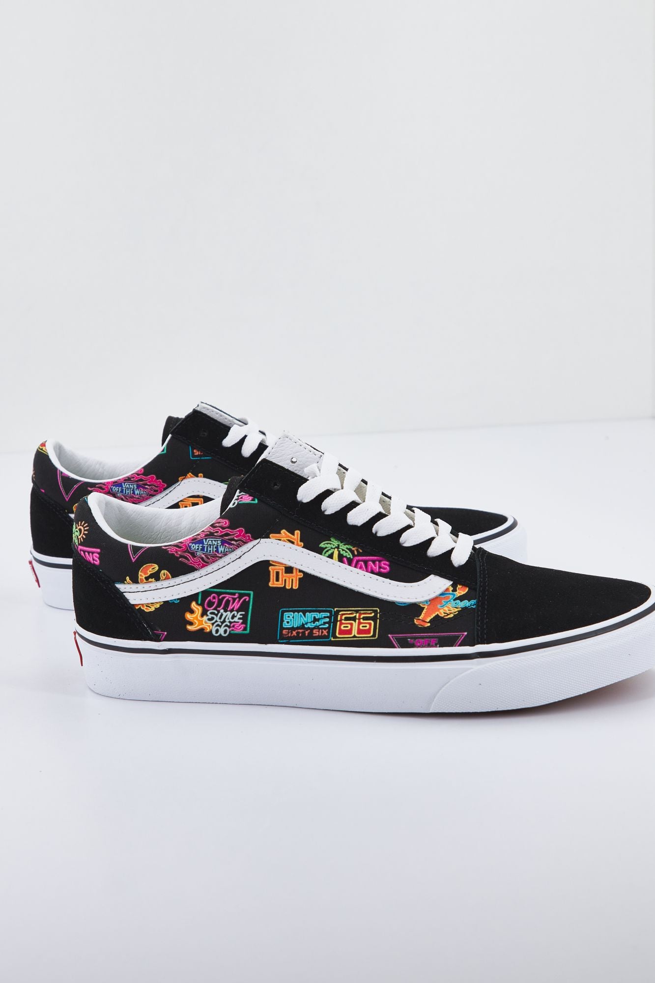 VANS UA OLD SKOOL en color NEGRO (2)