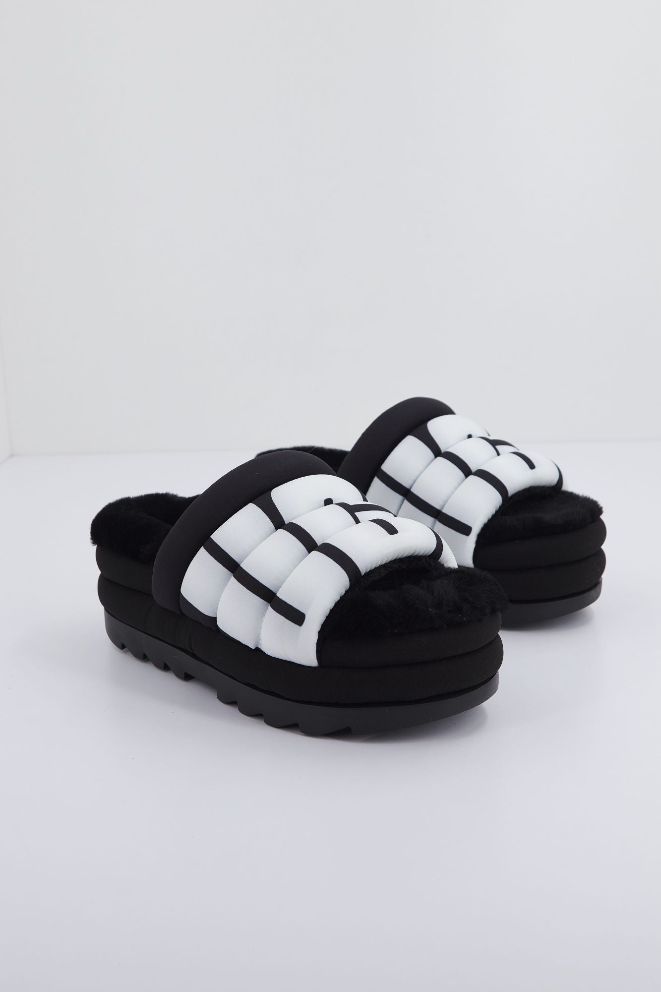UGG W PUFT SLIDE LOGO en color NEGRO (2)