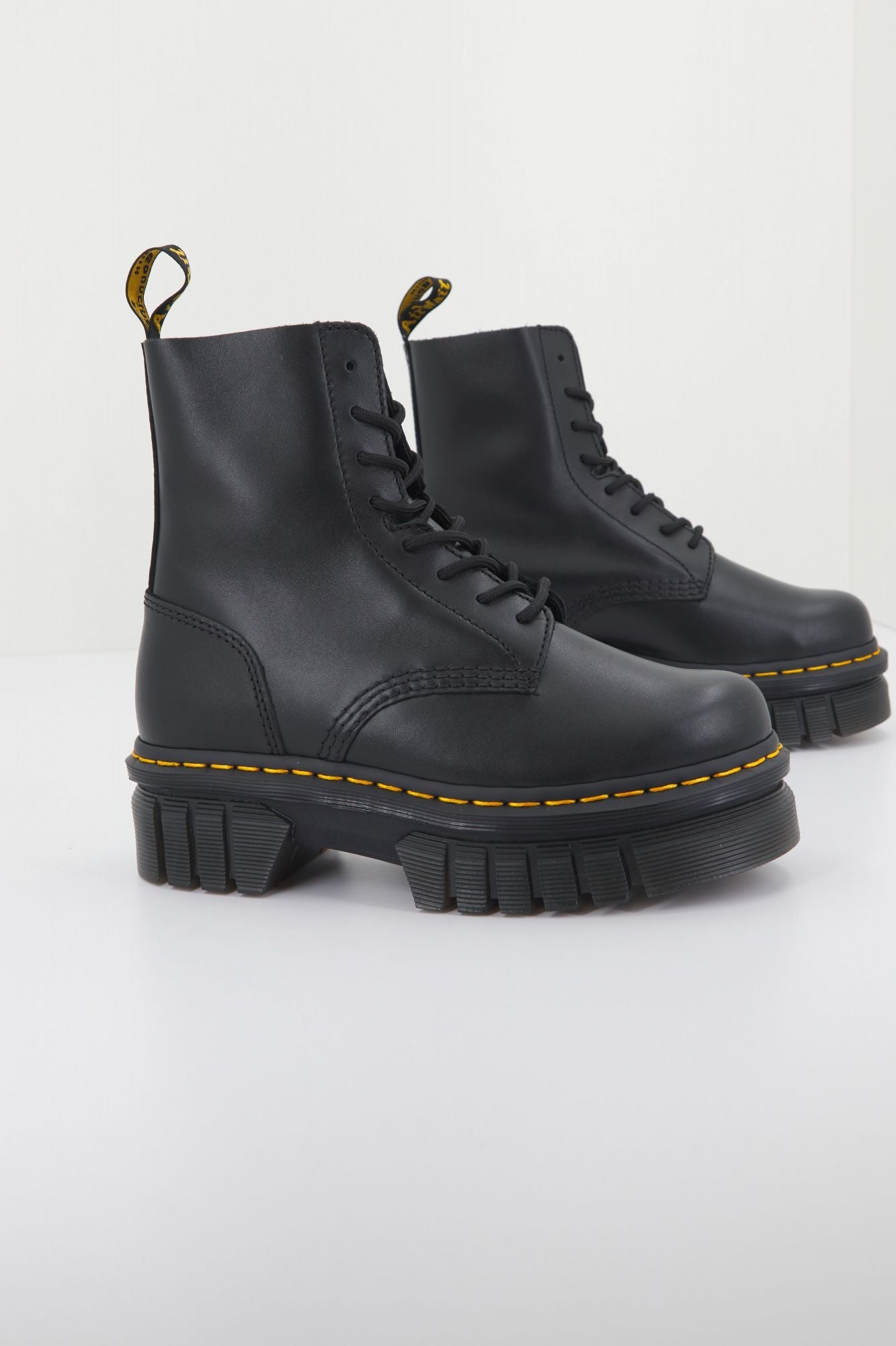 DR. MARTENS  AUDRICK 8-EYE BOOT BLACK N en color NEGRO (1)