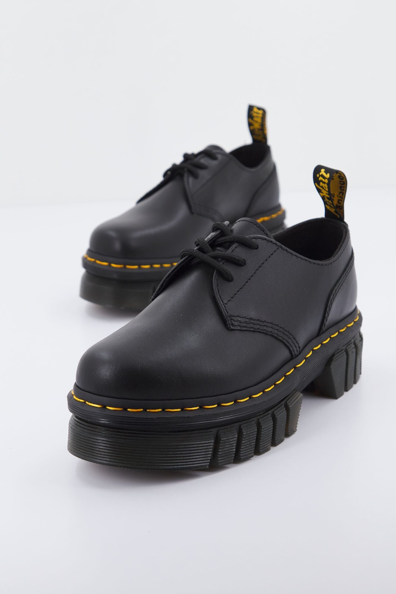 DR. MARTENS  AUDRICK 3-EYE SHOE en color NEGRO (1)