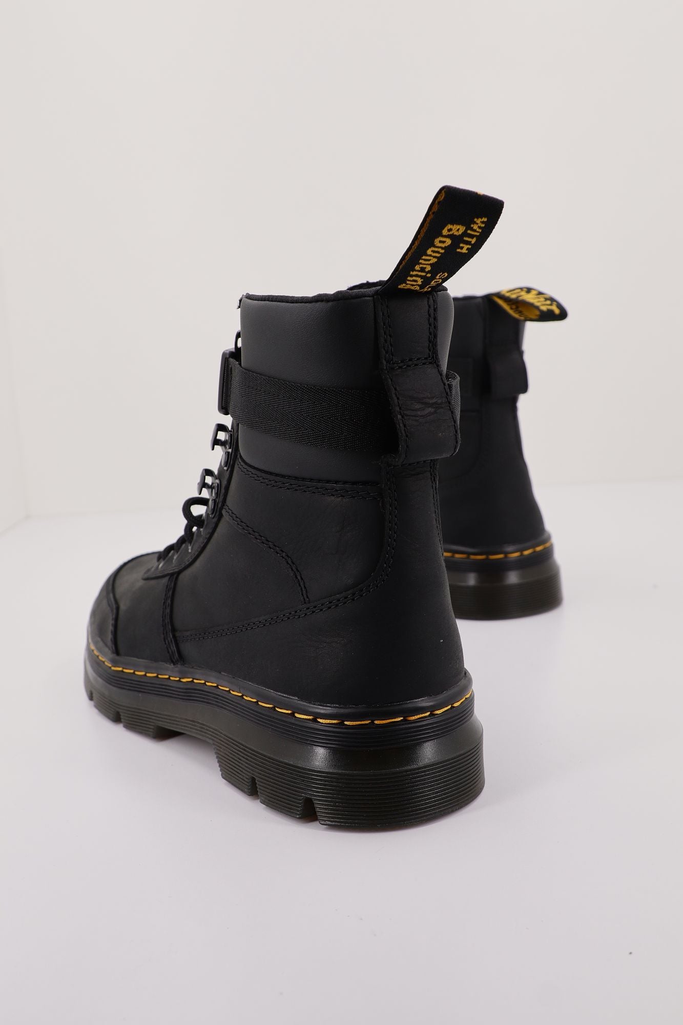 DR. MARTENS WYOMI en color NEGRO (3)