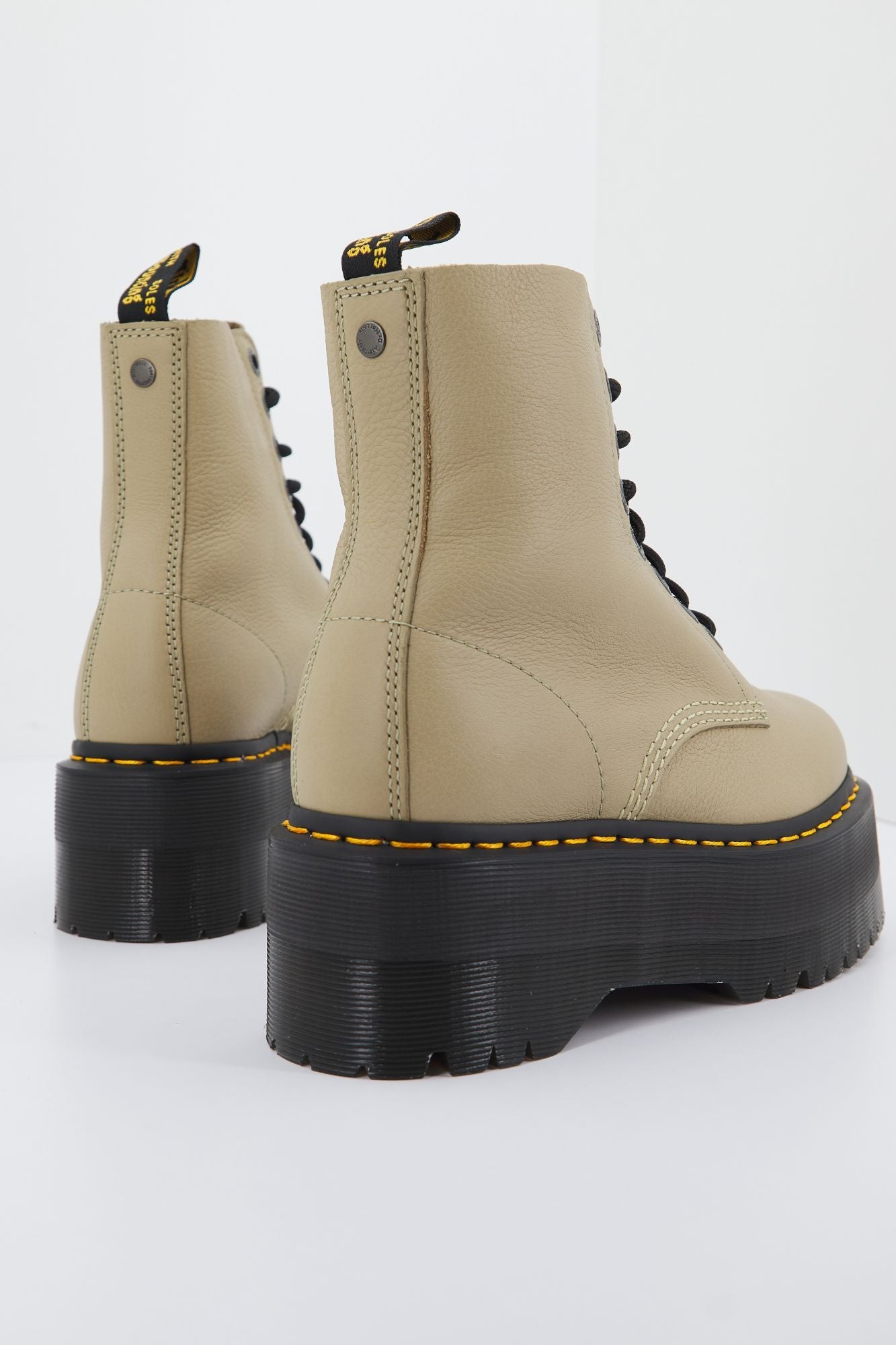 DR. MARTENS PASCAL MAX PALE PIS en color VERDE (2)