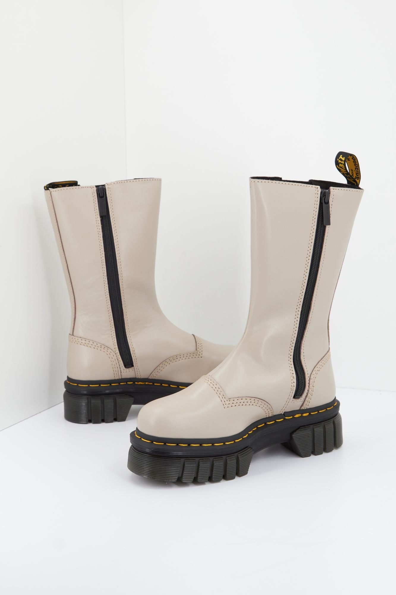 DR. MARTENS AUDRICK CHELSEA TALL en color MARRON (4)