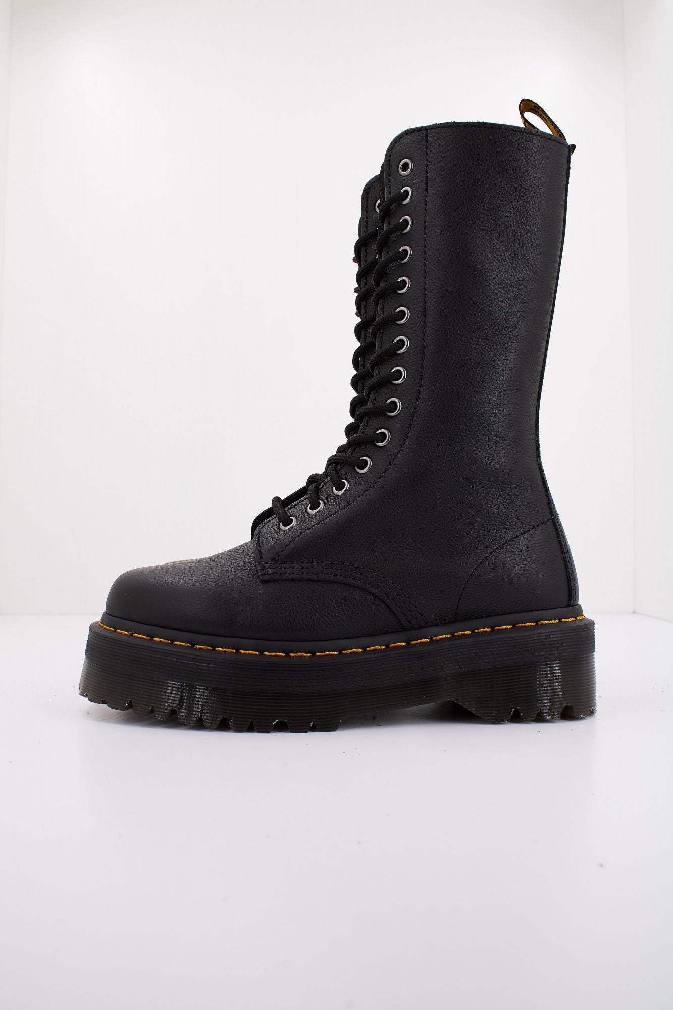 DR. MARTENS QUAD en color NEGRO (1)