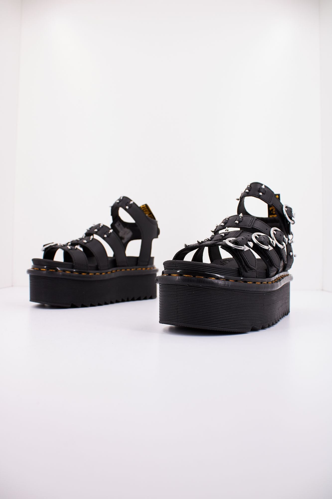 DR. MARTENS BLAIRE QUAD HDW en color NEGRO (2)